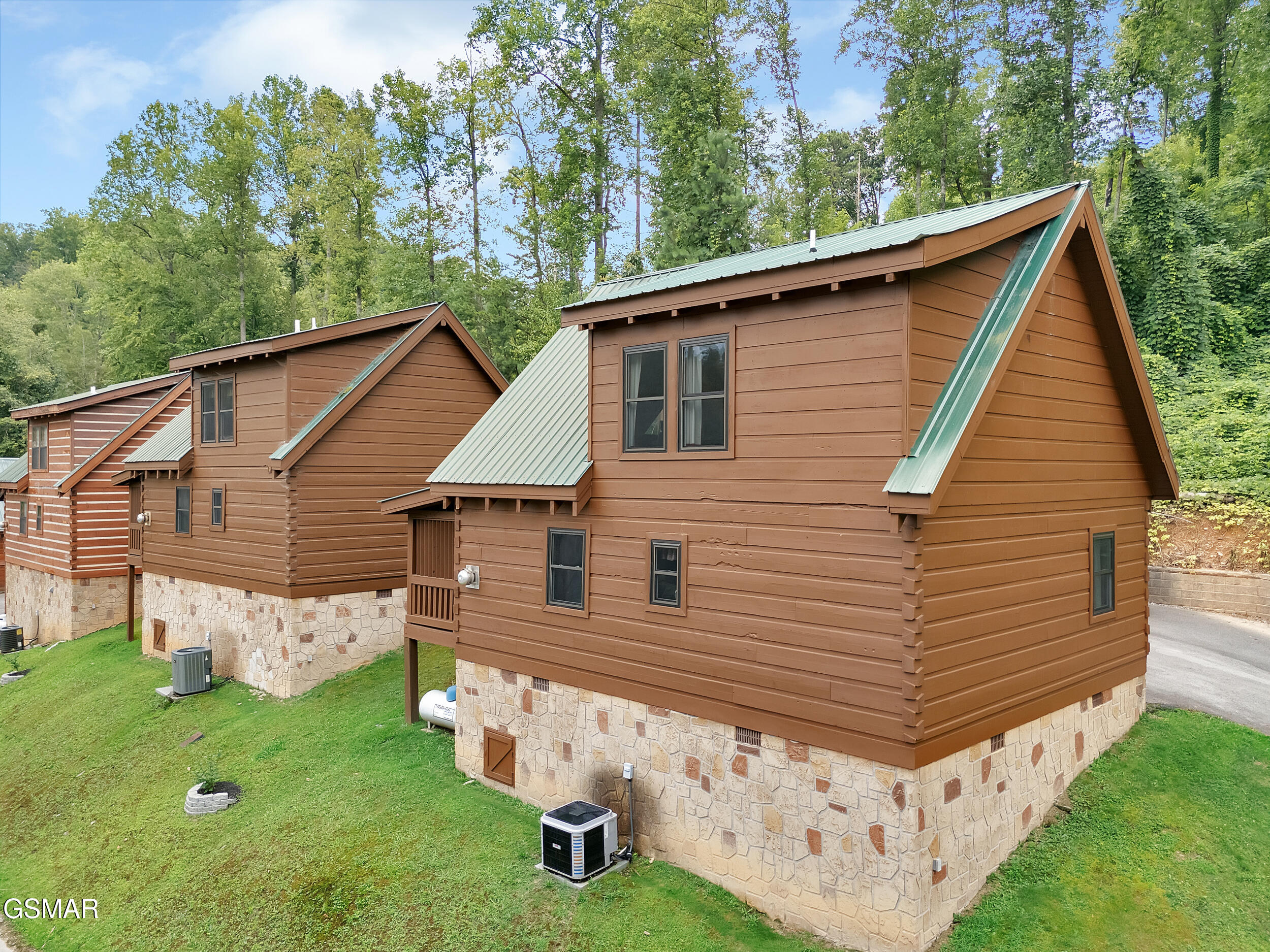 Gatlinburg, Tennessee, 37738, United States, 2 Bedrooms Bedrooms, ,2 BathroomsBathrooms,Residential,For Sale,1982435