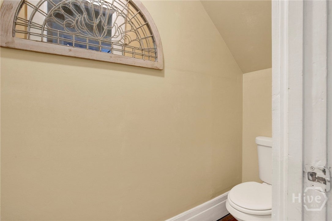 Savannah, Georgia, 31401, United States, 2 Bedrooms Bedrooms, ,3 BathroomsBathrooms,Residential,For Sale,2031134