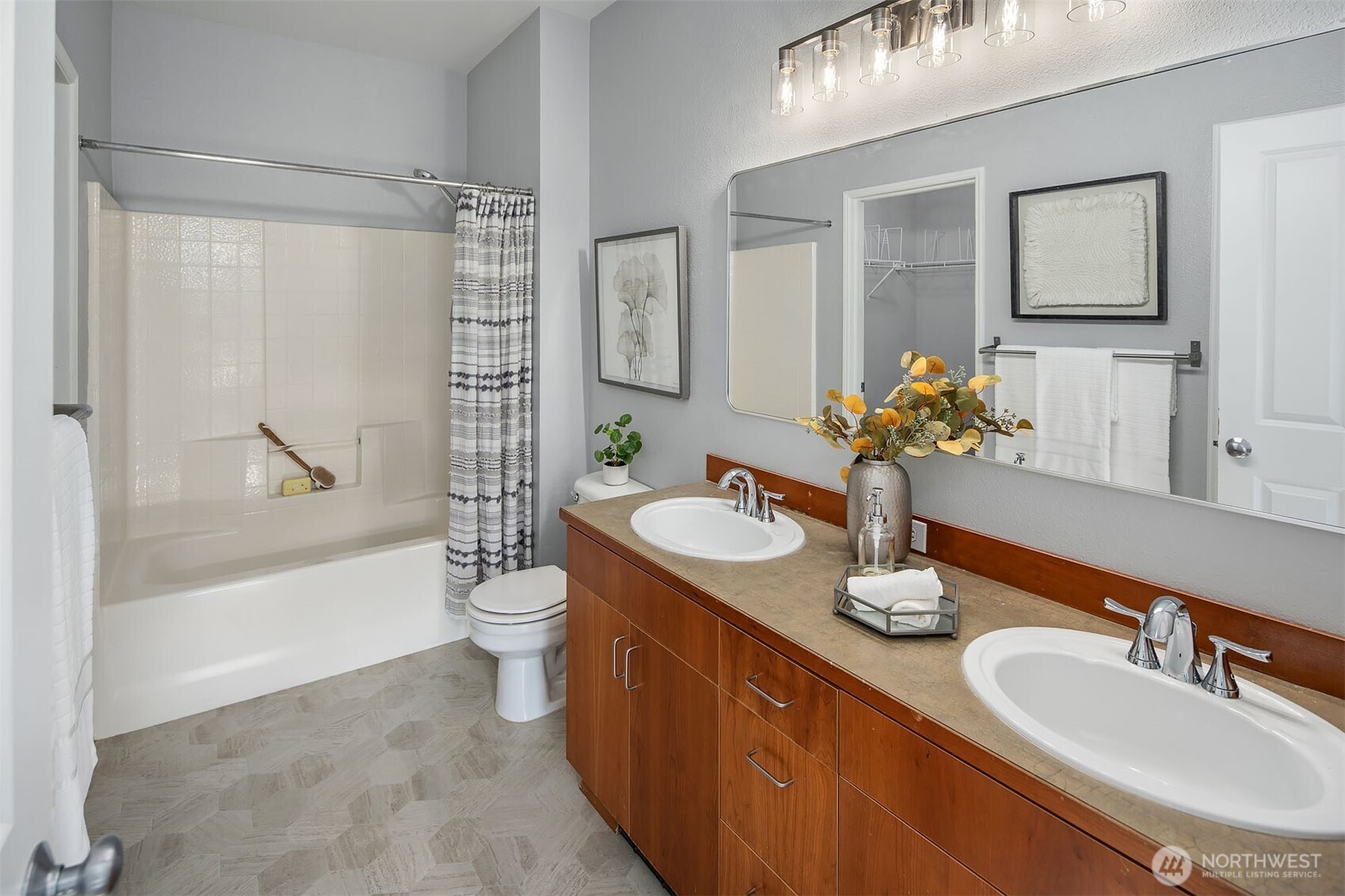 Sammamish, Washington, 98075, United States, 2 Bedrooms Bedrooms, ,2 BathroomsBathrooms,Residential,For Sale,1997338