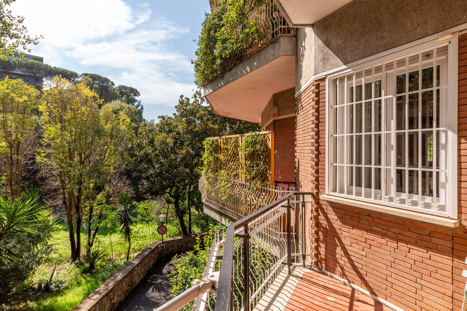 Roma, Roma, 00100, IT, 4 Bedrooms Bedrooms, ,4 BathroomsBathrooms,Residential,For Sale,1927135