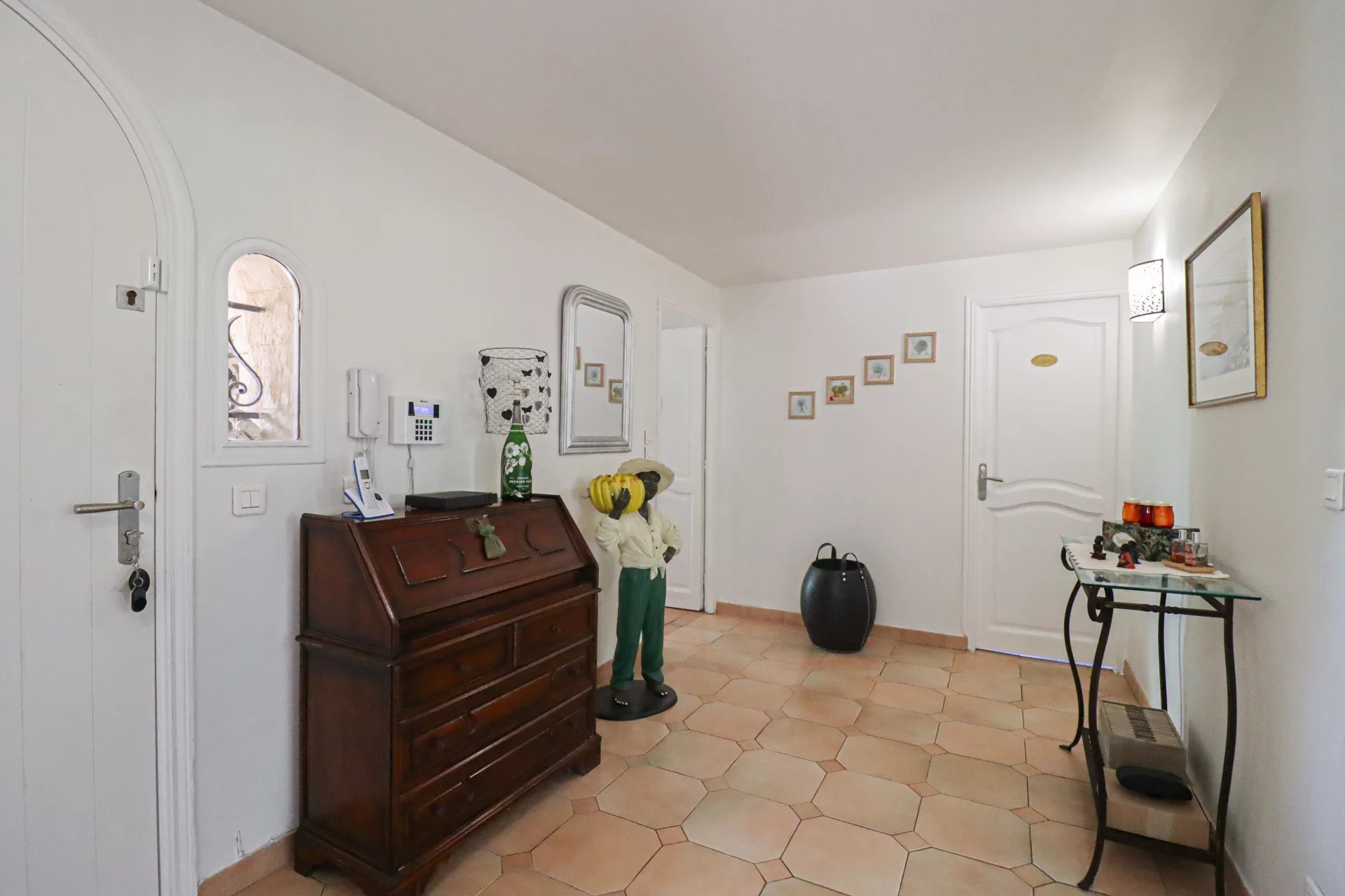 Saint-Raphaël, Provence-Alpes-Côte d’Azur, 83700, FR, 4 Bedrooms Bedrooms, ,Residential,For Sale,1994495