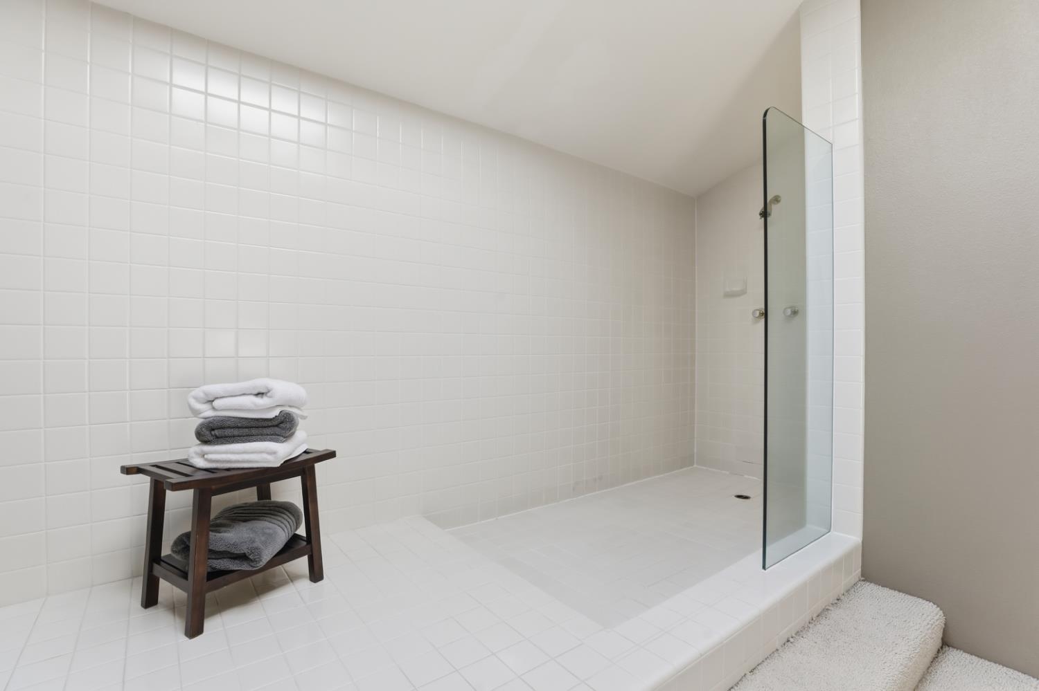 Gold River, California, 95670, United States, 4 Bedrooms Bedrooms, ,5 BathroomsBathrooms,Residential,For Sale,1987751