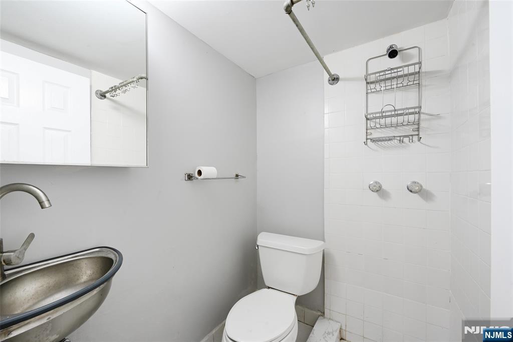 Jersey City, New Jersey, 07306, United States, 9 Bedrooms Bedrooms, ,6 BathroomsBathrooms,Residential,For Sale,1926264