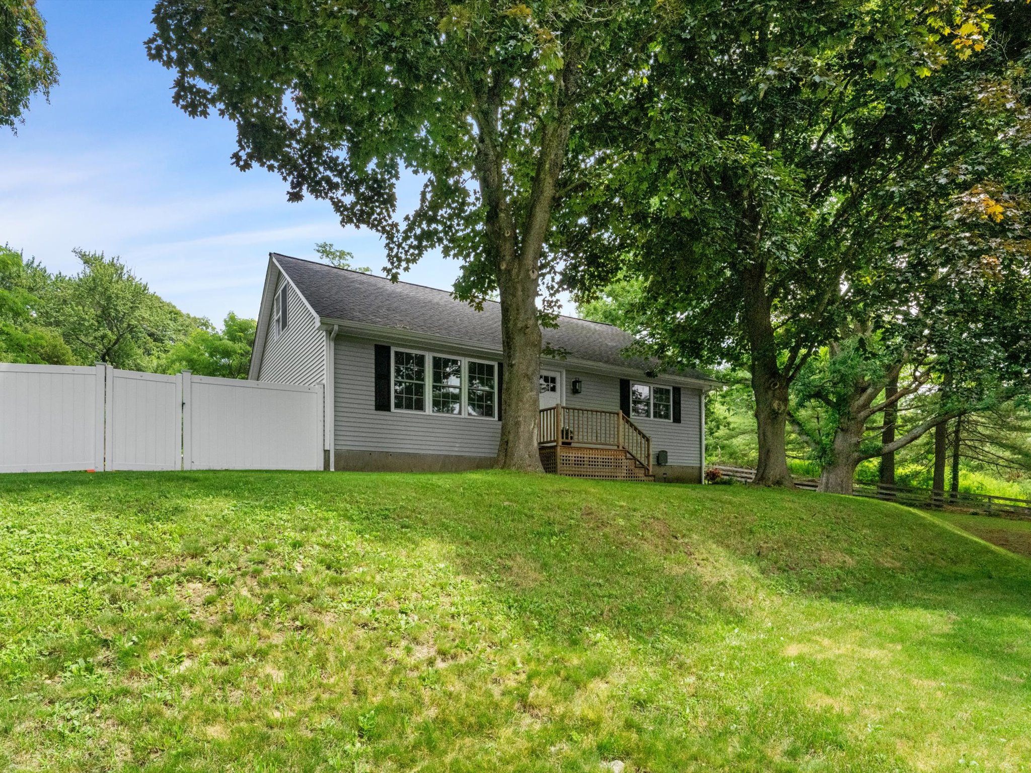  11 Mendon Road, Northbridge, MA 01534 - 物件實景