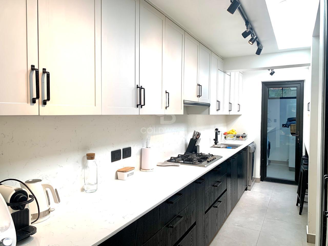 Lo Barnechea, Chile, 6 Bedrooms Bedrooms, ,5 BathroomsBathrooms,Residential,For Sale,1963848