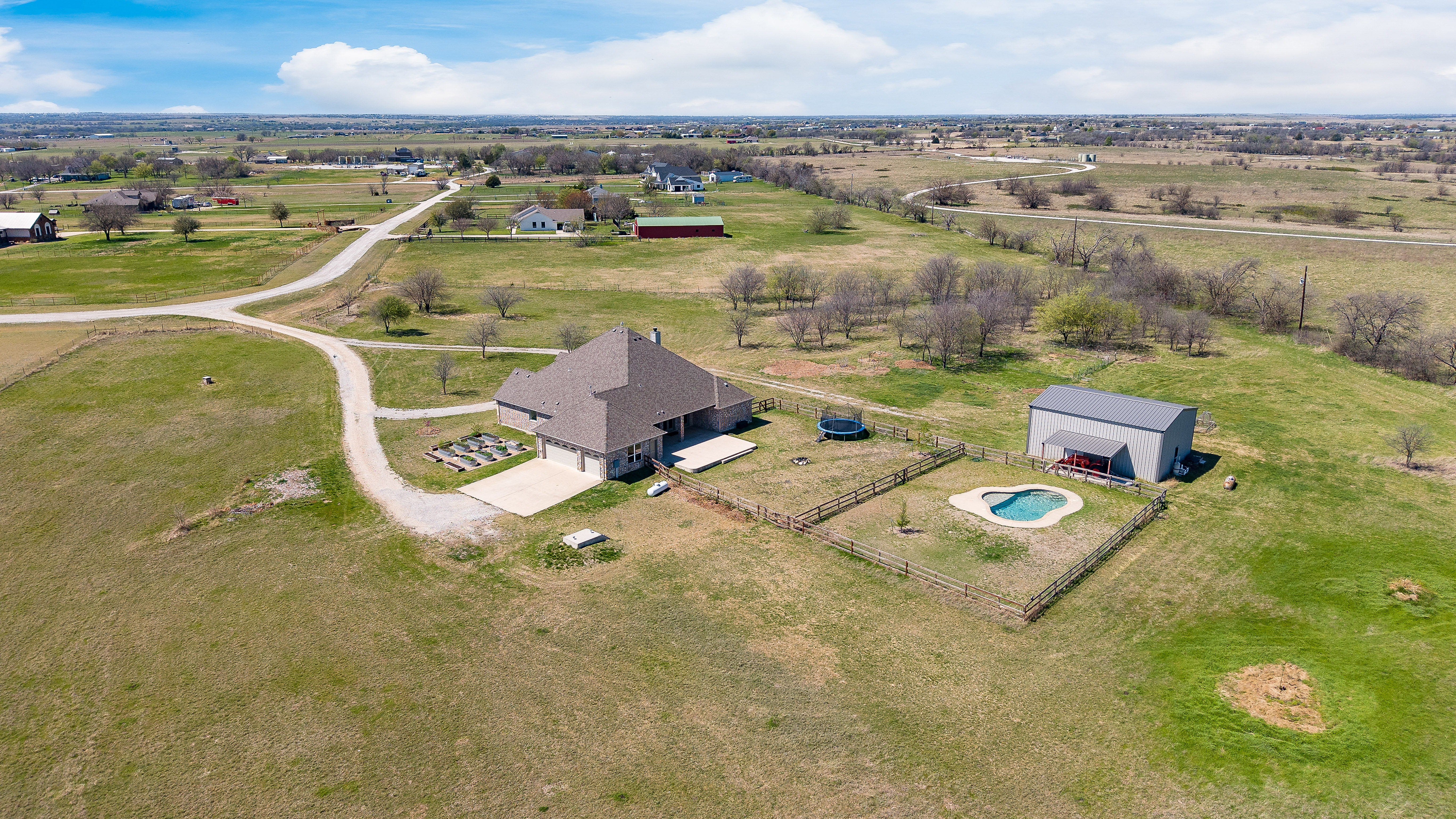  8.53-Acre Homestead With No HOA in Justin, Texas - 物件實景