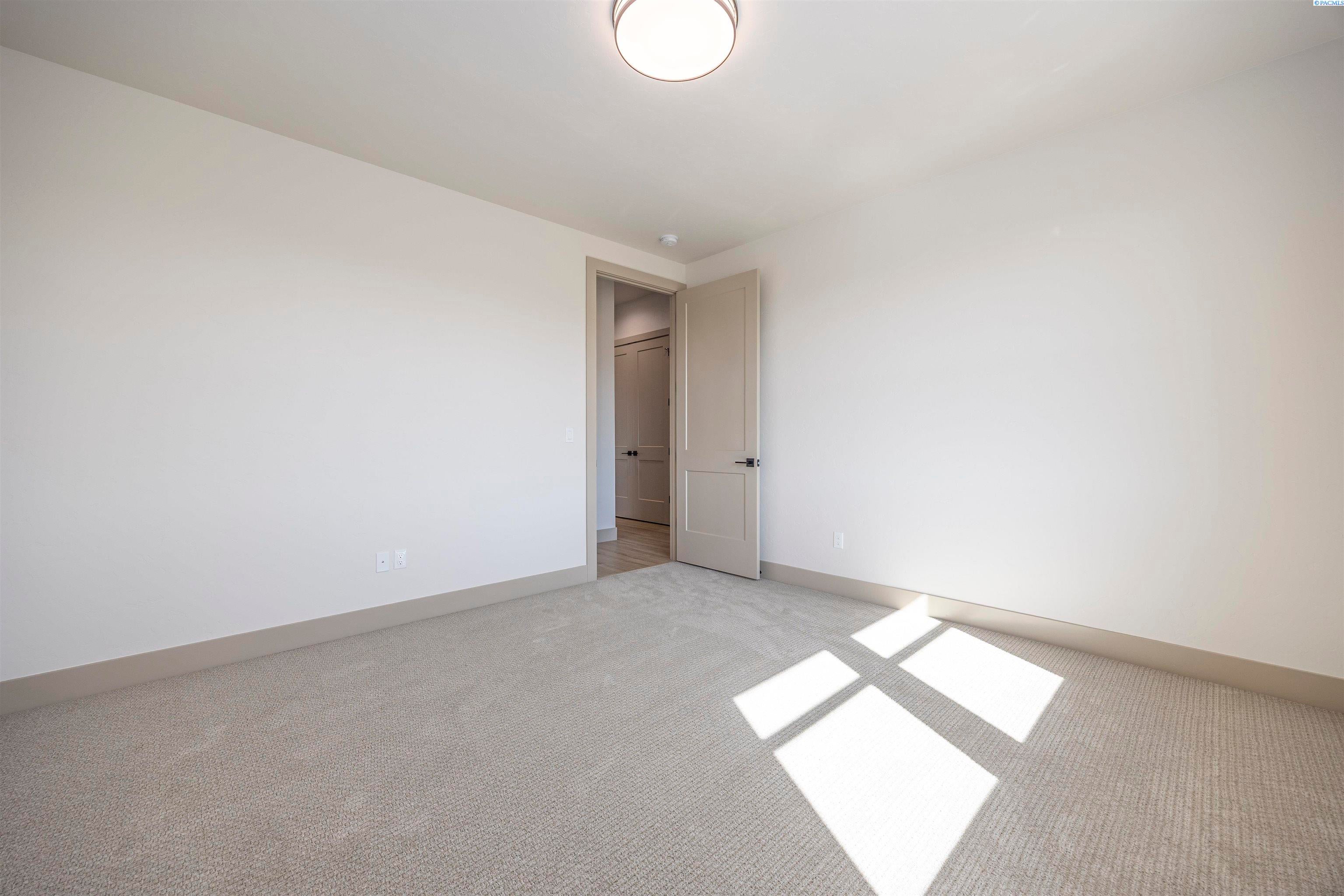 Kennewick, Washington, 99338, United States, 4 Bedrooms Bedrooms, ,3 BathroomsBathrooms,Residential,For Sale,2002511