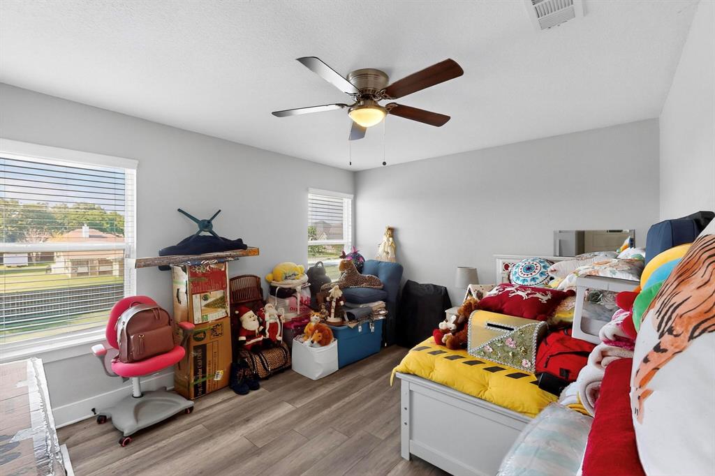 Grand Prairie, Texas, 75051, United States, 5 Bedrooms Bedrooms, ,5 BathroomsBathrooms,Residential,For Sale,1895413