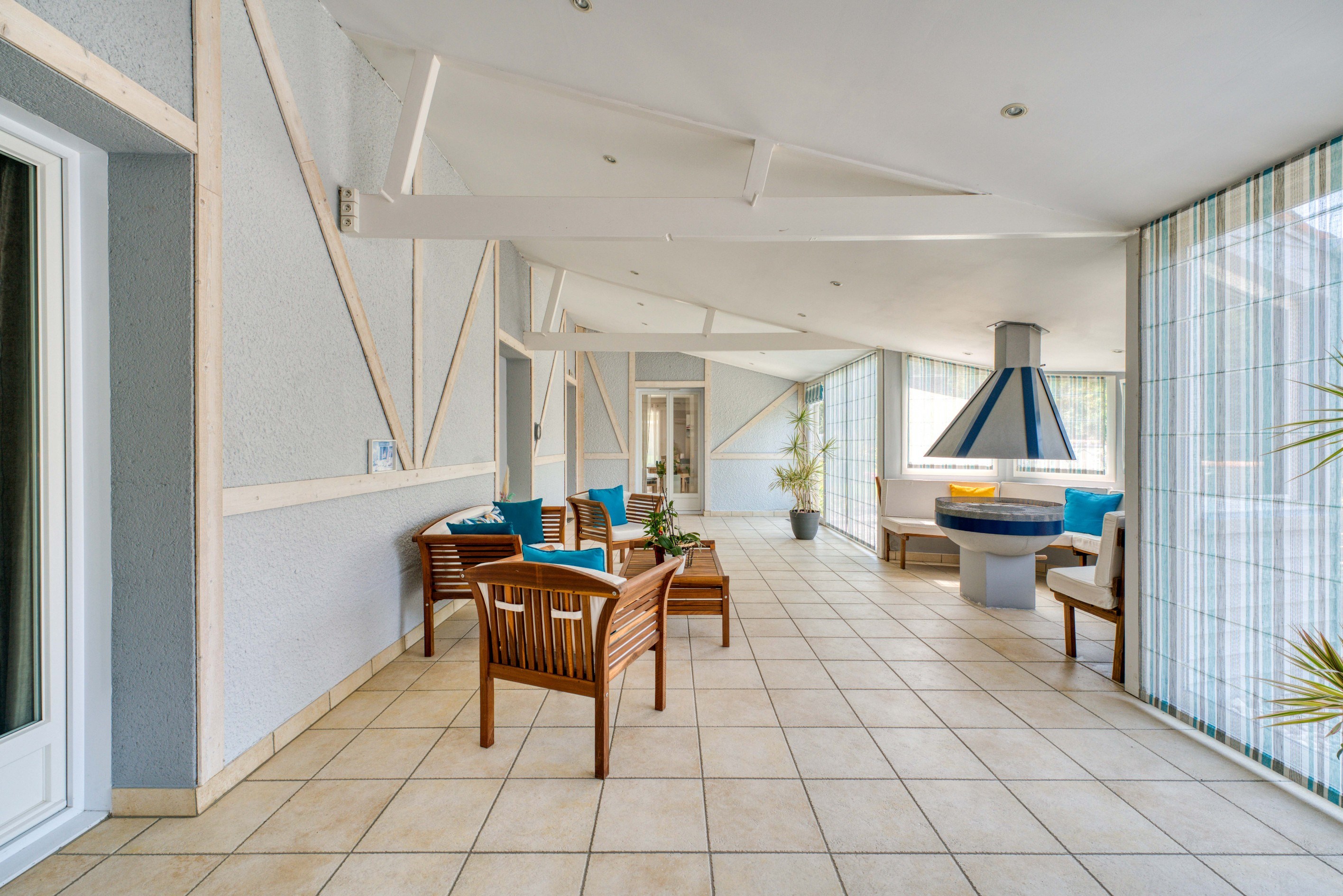  Spacious Family Home with Pool, Large Private Grounds and Independent Guest Cot… - 物件實景