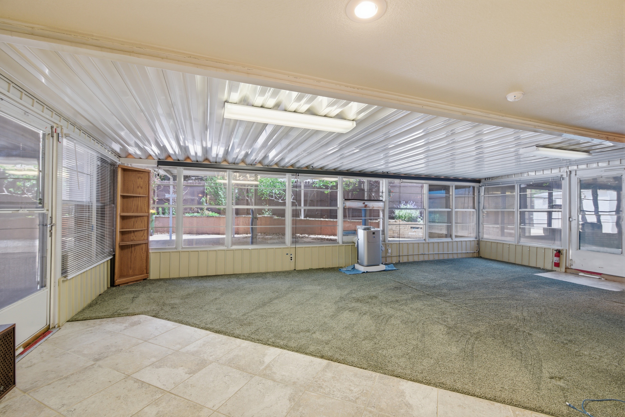  Spacious Charming Home  Updates  Comfortable Layout - 物件實景