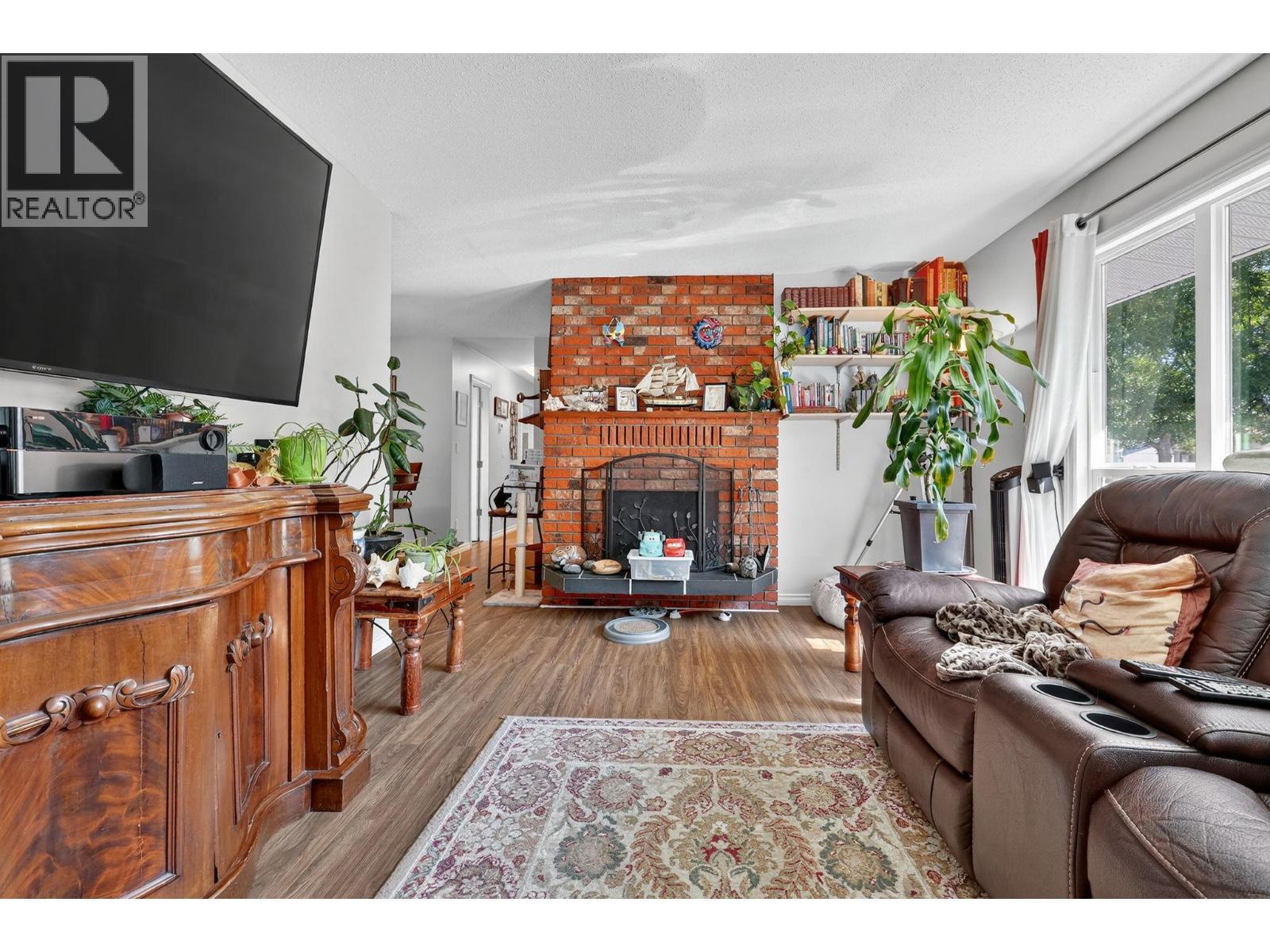 KELOWNA, British Columbia, V1X 1C4, CA, 5 Bedrooms Bedrooms, ,3 BathroomsBathrooms,Residential,For Sale,1948235