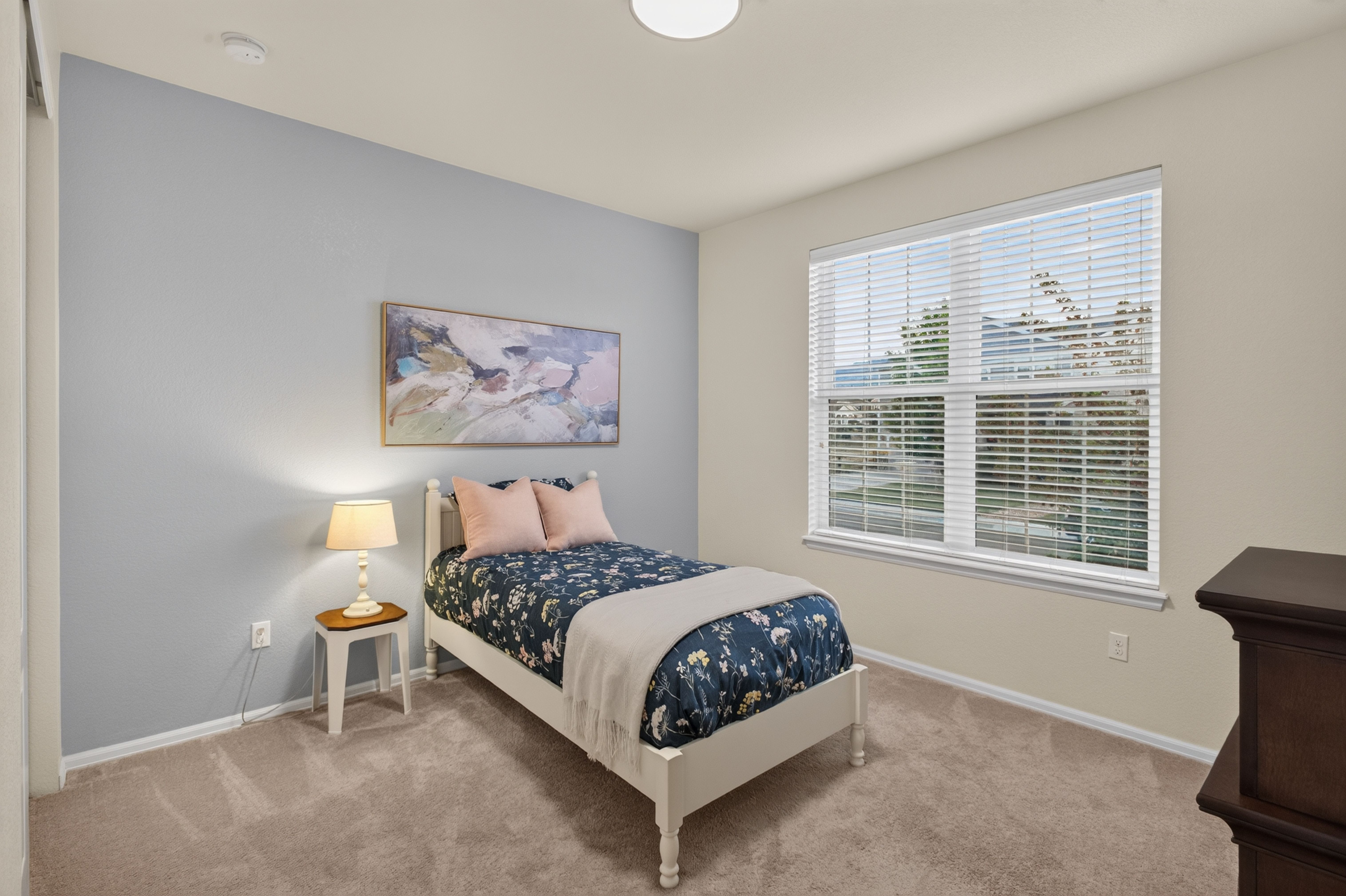  Sought-After Main Level Living - 物件實景