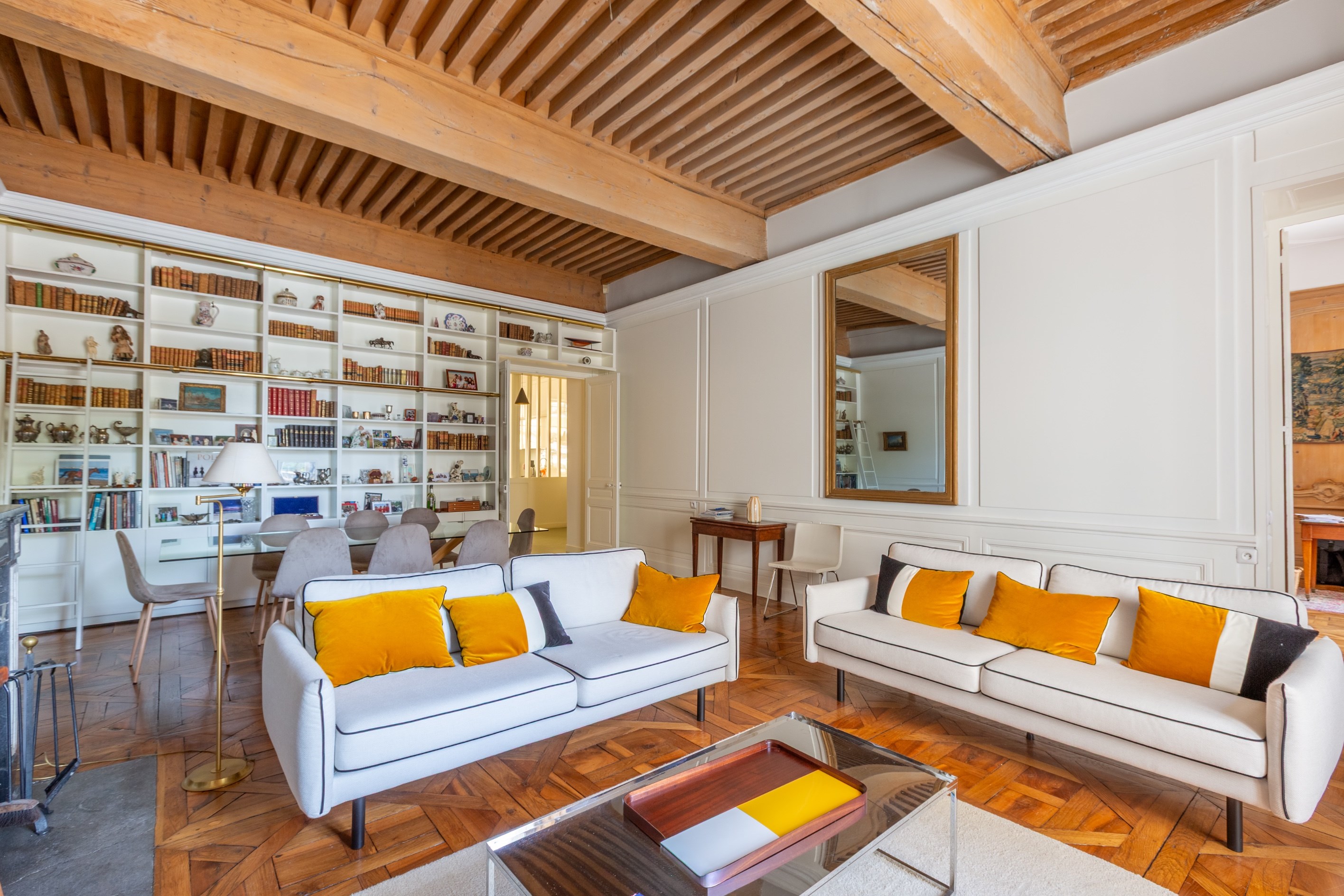  Character Apartment – Elegance, Generous Volumes & Exceptional Features - 物件實景