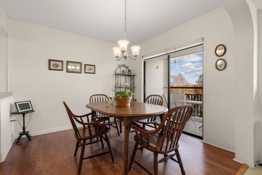 Newton, Massachusetts, 02467, United States, 2 Bedrooms Bedrooms, ,2 BathroomsBathrooms,Residential,For Sale,1987571