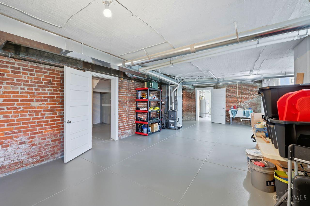 Norwood, Ohio, 45212, United States, 5 Bedrooms Bedrooms, ,5 BathroomsBathrooms,Residential,For Sale,1948609