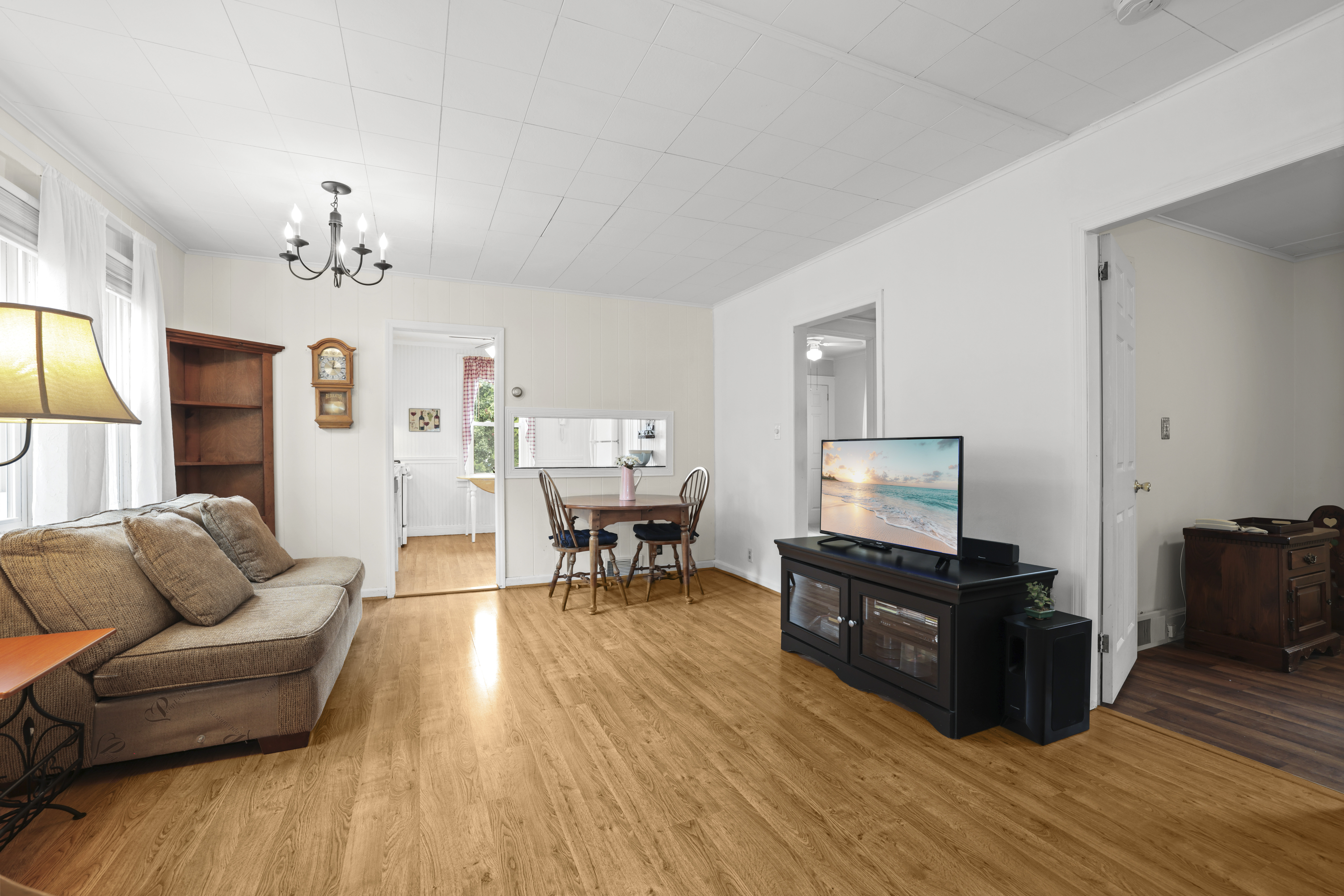 Pequannock, New Jersey, 07440, United States, 4 Bedrooms Bedrooms, ,2 BathroomsBathrooms,Residential,For Sale,1923115