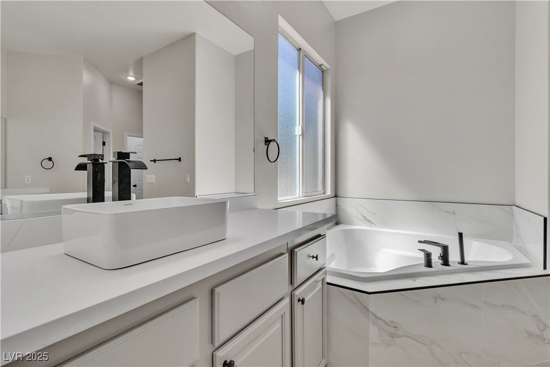 Las Vegas, Nevada, 89138, United States, 4 Bedrooms Bedrooms, ,4 BathroomsBathrooms,Residential,For Sale,1836630
