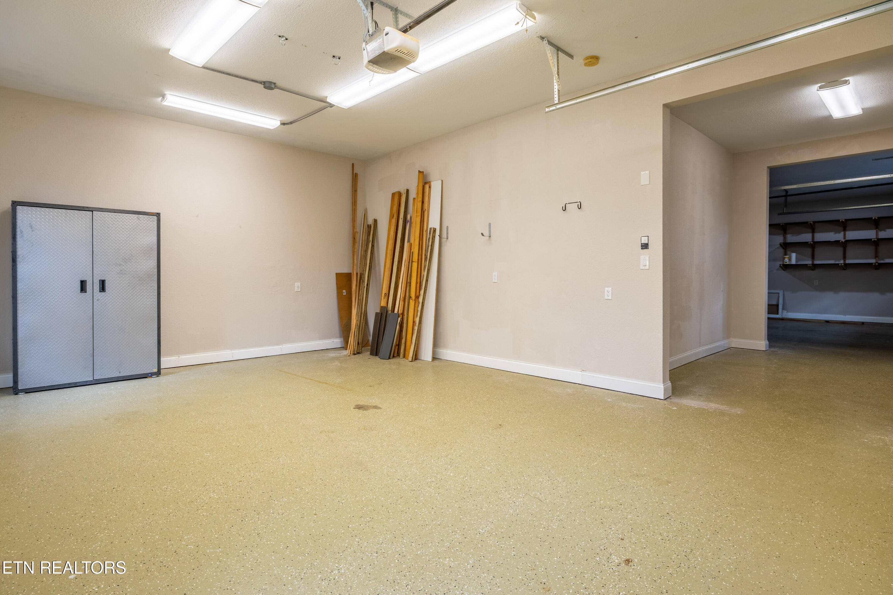 Maryville, Tennessee, 37803, United States, 4 Bedrooms Bedrooms, ,5 BathroomsBathrooms,Residential,For Sale,1984597