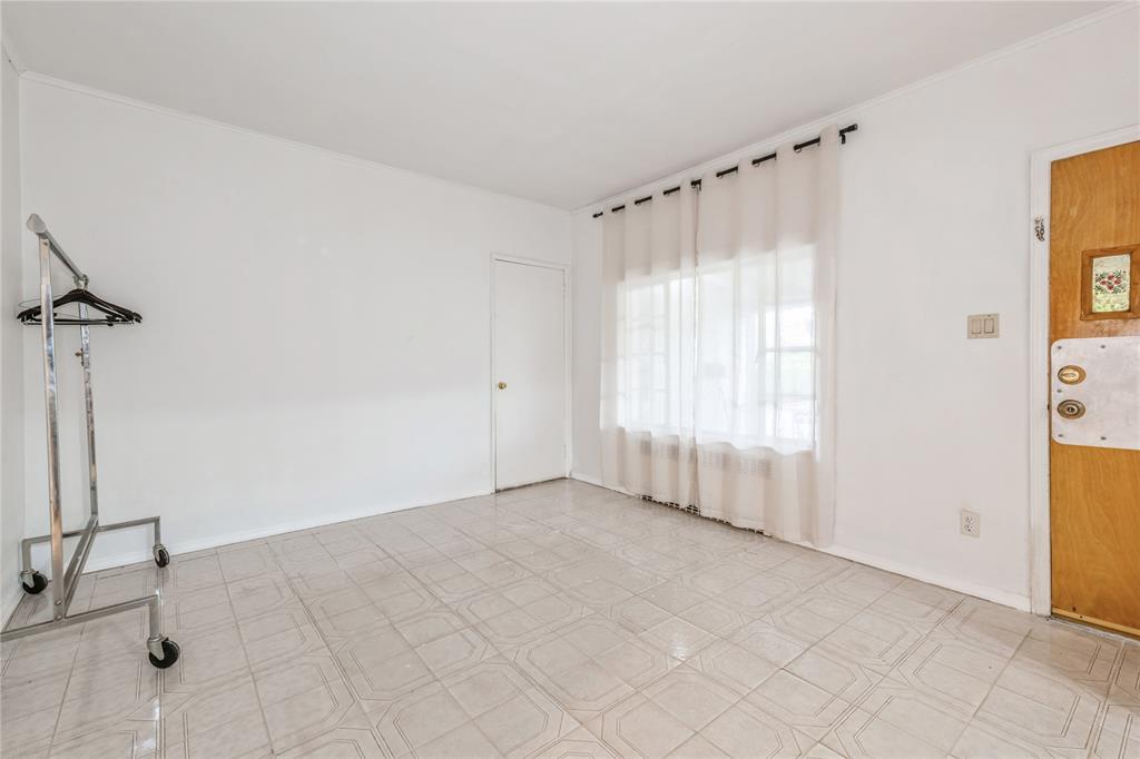 Elmont, New York, 11003, United States, 5 Bedrooms Bedrooms, ,2 BathroomsBathrooms,Residential,For Sale,1928943