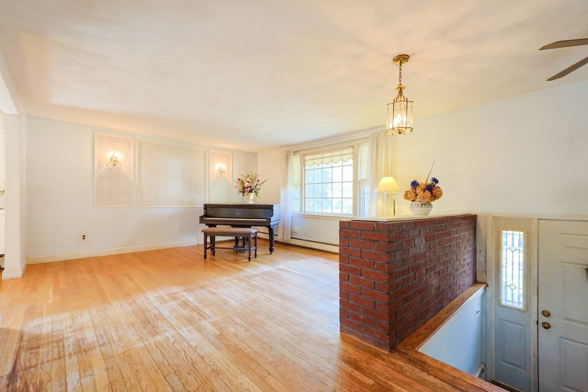 Reading, Massachusetts, 01867, United States, 3 Bedrooms Bedrooms, ,1 BathroomBathrooms,Residential,For Sale,1979486