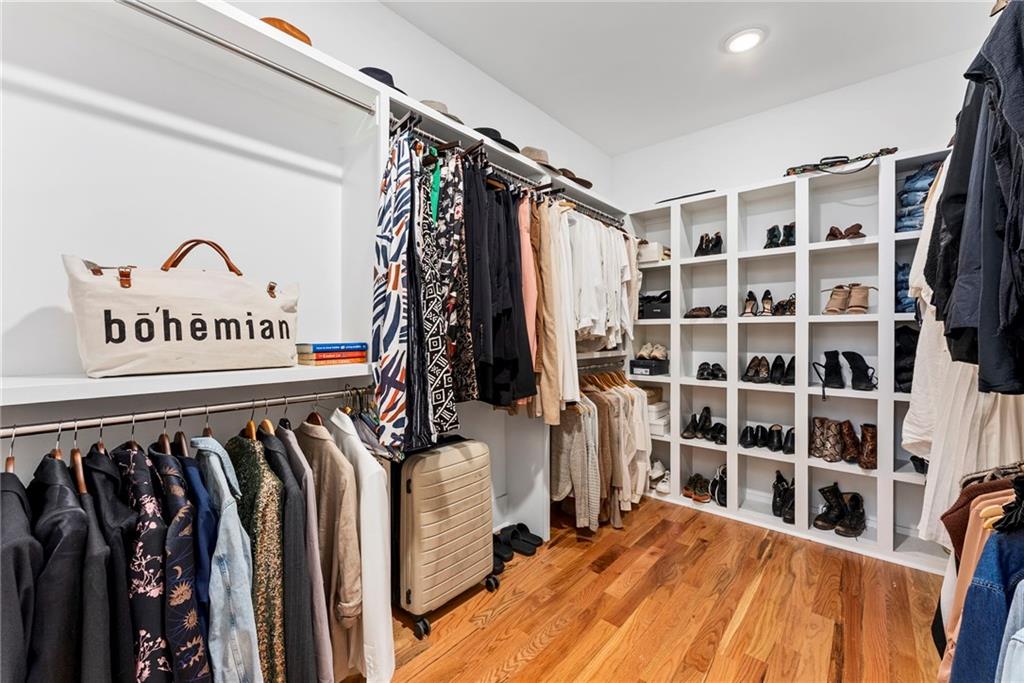 Atlanta, Georgia, 30317, United States, 5 Bedrooms Bedrooms, ,4 BathroomsBathrooms,Residential,For Sale,1989544