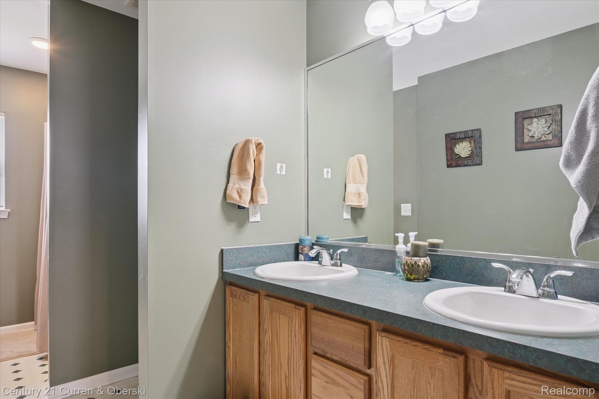 Commerce Charter Township, Michigan, 48382, United States, 4 Bedrooms Bedrooms, ,4 BathroomsBathrooms,Residential,For Sale,1916124