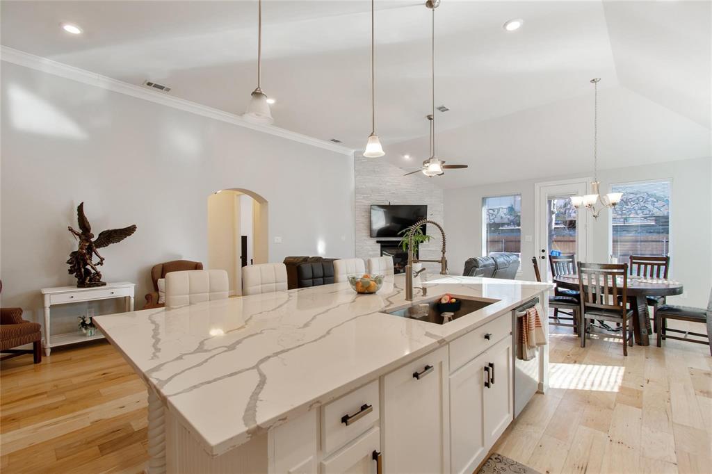 Dallas, Texas, 75212, United States, 3 Bedrooms Bedrooms, ,2 BathroomsBathrooms,Residential,For Sale,2037403