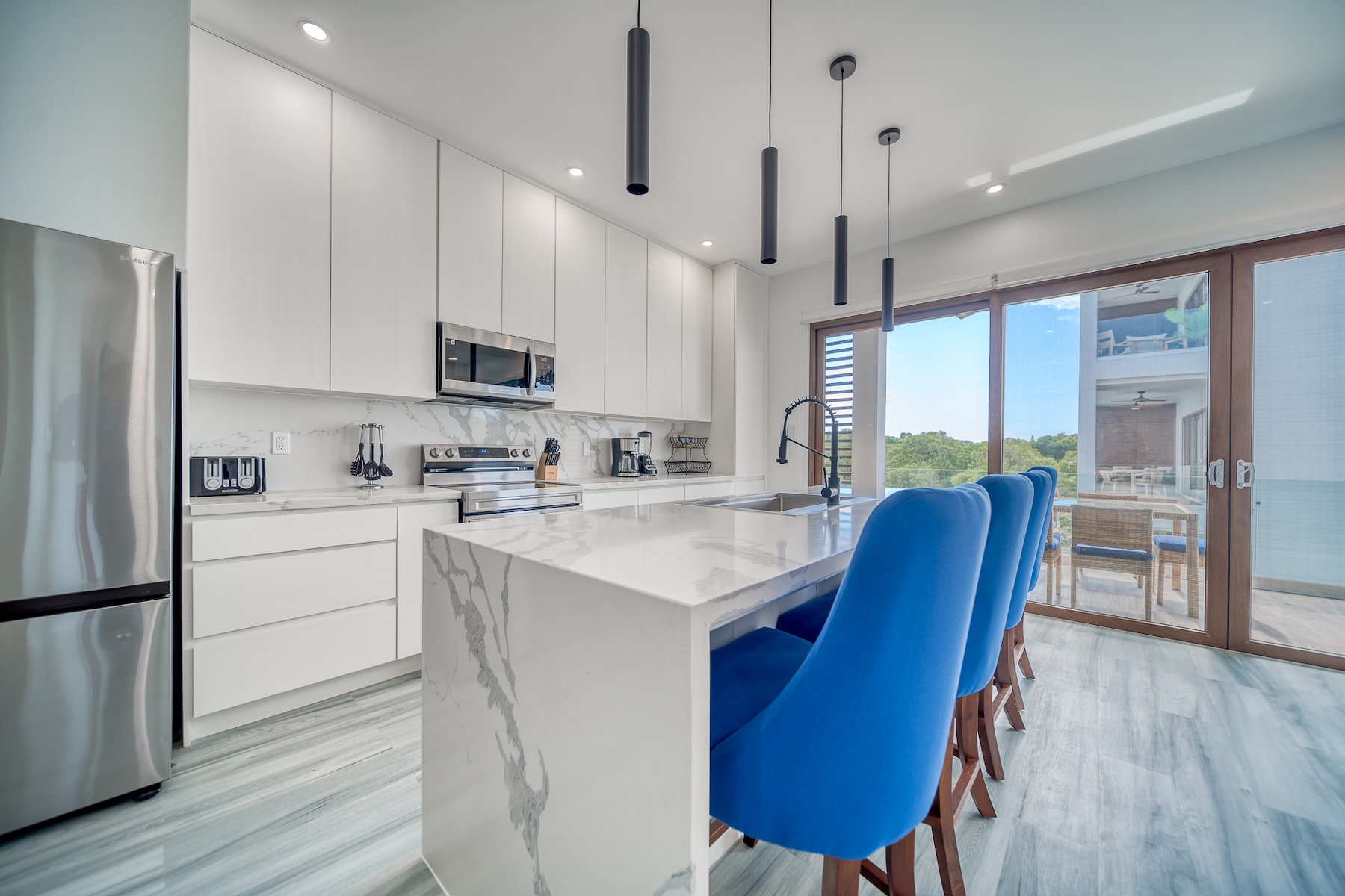 Top Floor Condo at Acqua di Mare, West Bay - 物件實景