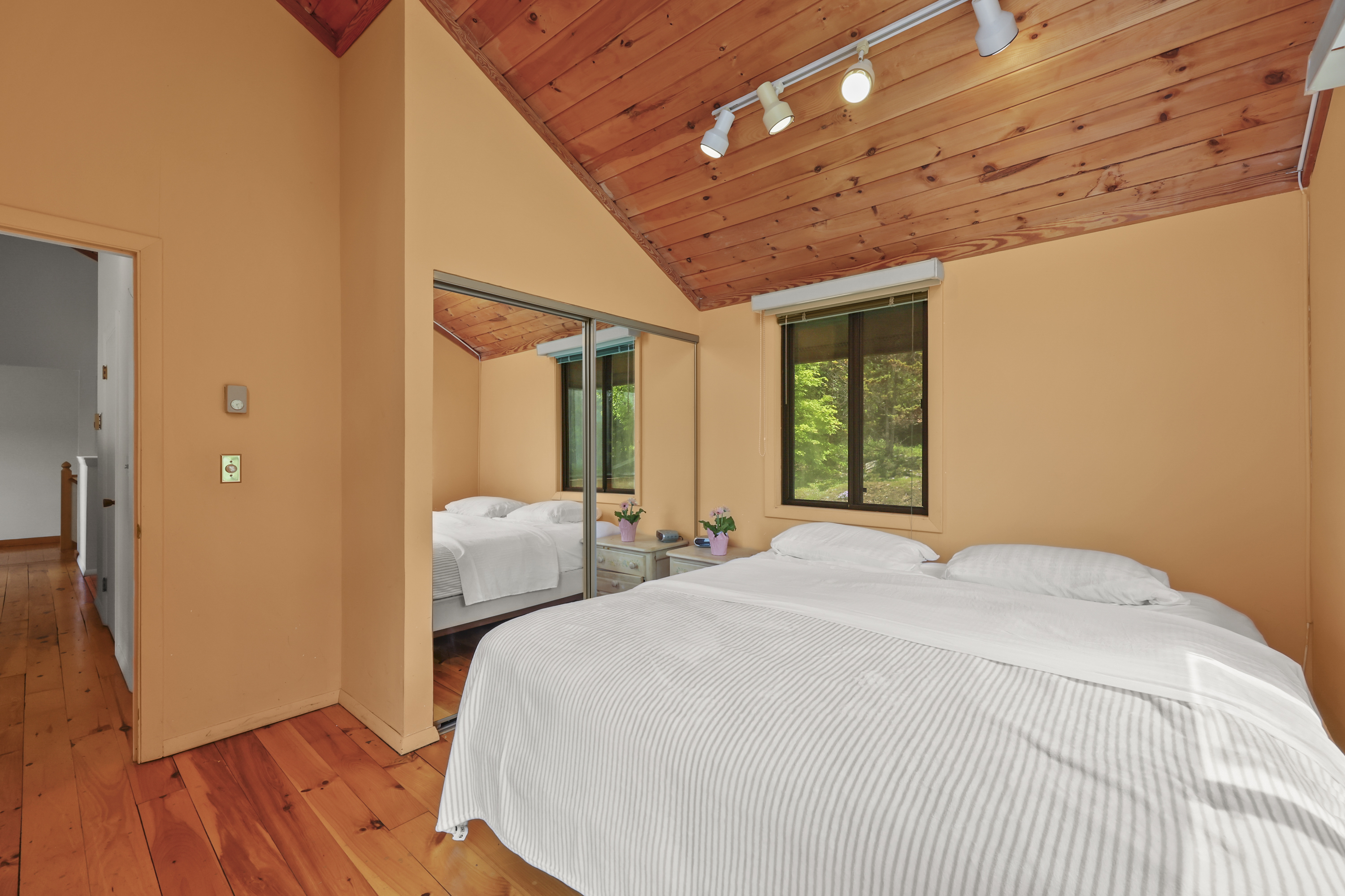  Exceptional Waterfront Retreat on Tranquil Hayes Pond - 物件實景