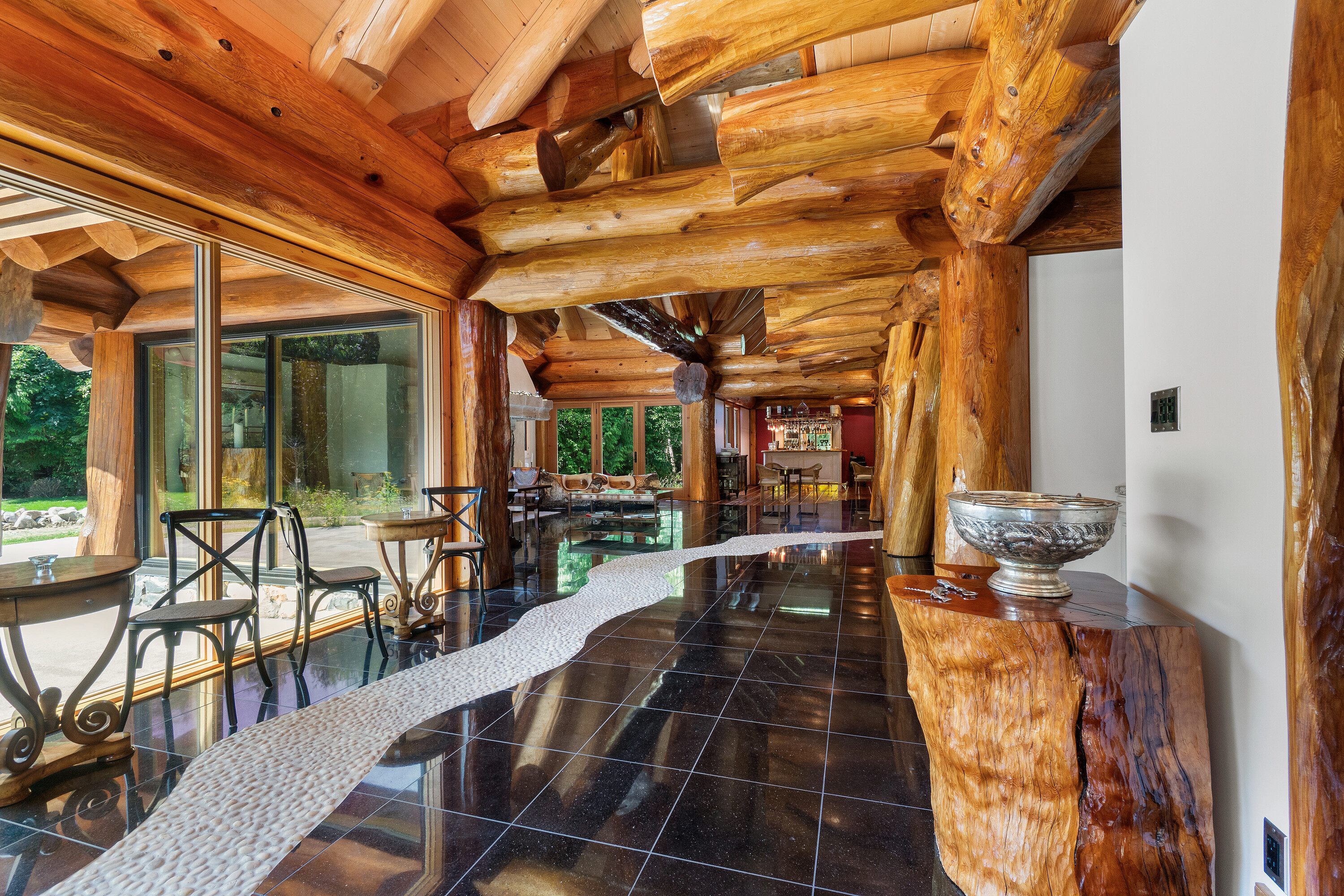 Palatial Riverfront Retreat - 物件實景