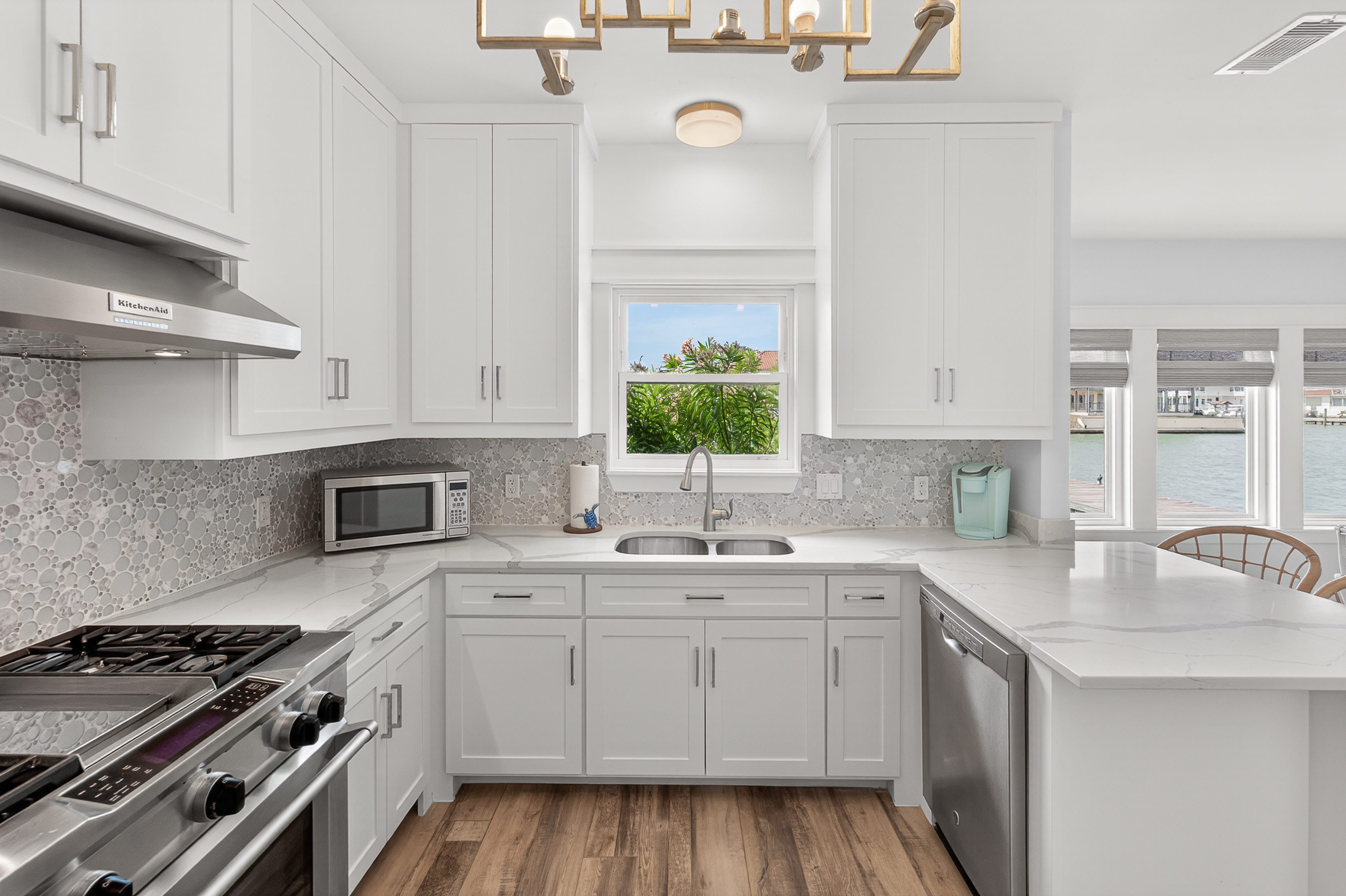  Canal-Front Estate in Island Moorings - 物件實景