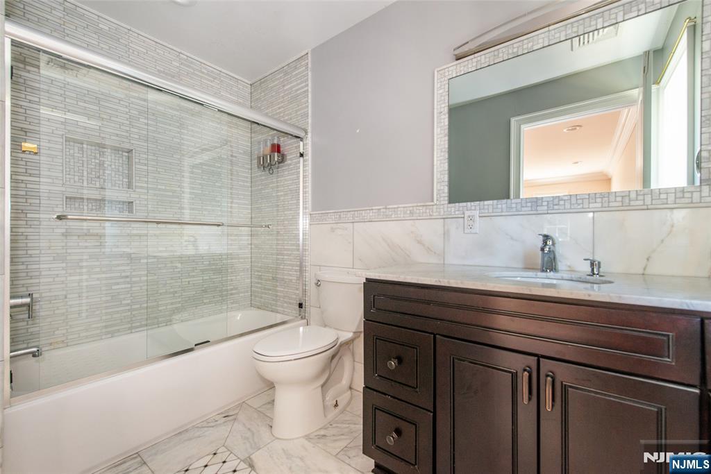 Paramus, New Jersey, 07652, United States, 6 Bedrooms Bedrooms, ,6 BathroomsBathrooms,Residential,For Sale,1947985