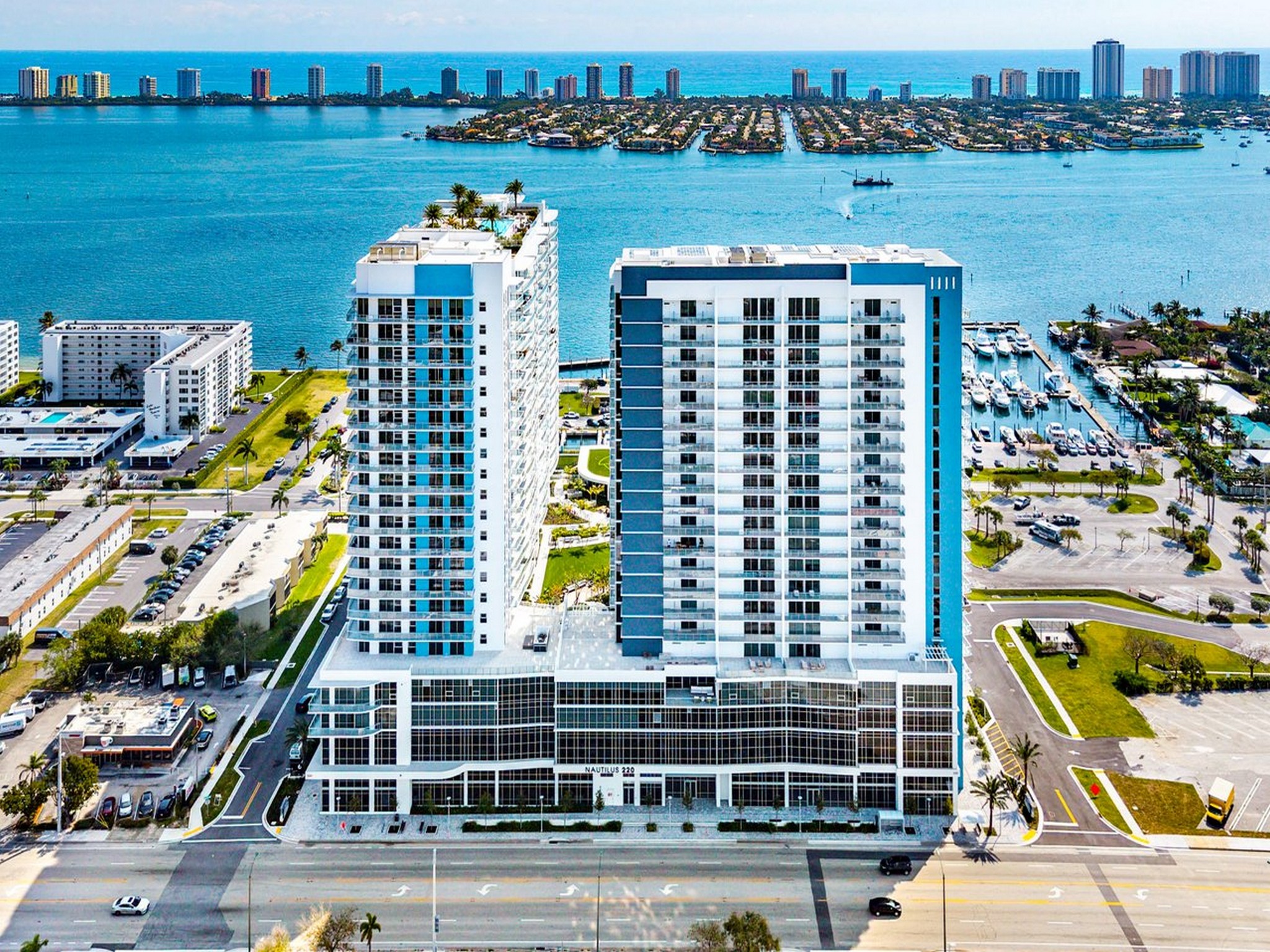  220 Lake Shore Drive, Lake Park, FL, 33403 - 物件實景