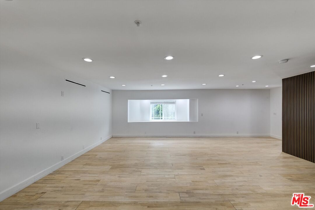 Beverly Hills, California, 90210, United States, 8 Bedrooms Bedrooms, ,3 BathroomsBathrooms,Residential,For Sale,1916732