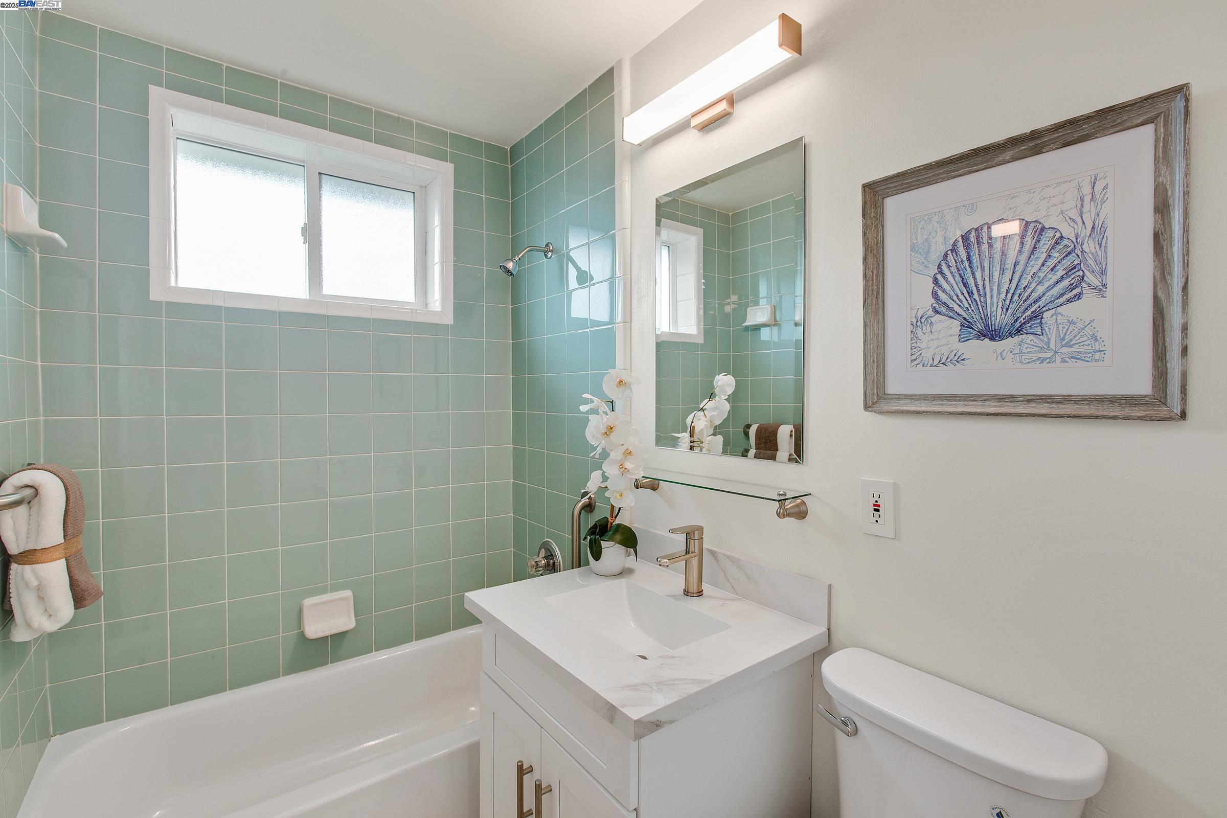 Hayward, California, 94544, United States, 6 Bedrooms Bedrooms, ,2 BathroomsBathrooms,Residential,For Sale,1868213