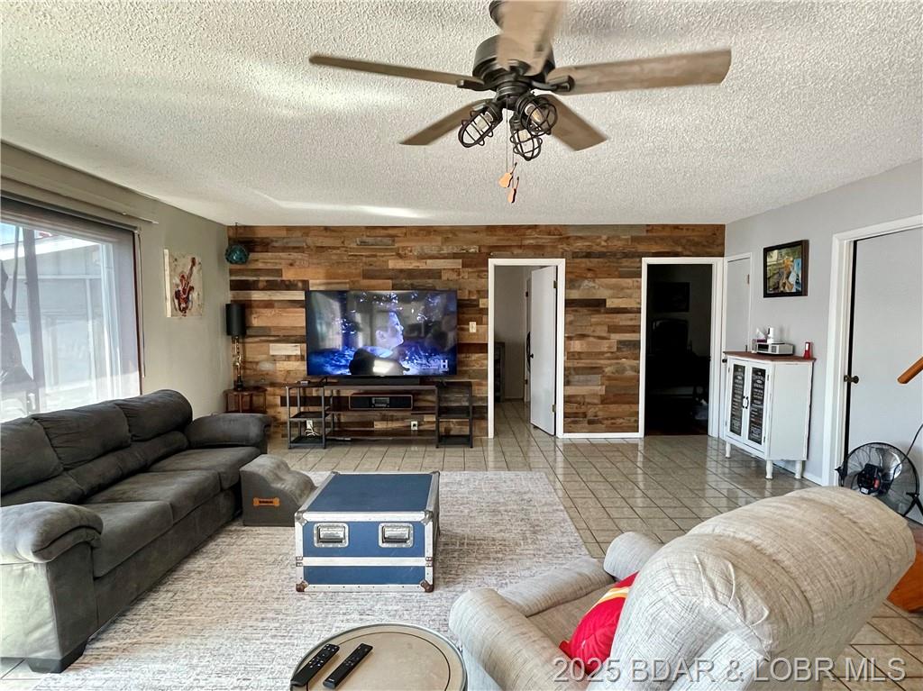 Gravois Mills, Missouri, 65037, United States, 5 Bedrooms Bedrooms, ,4 BathroomsBathrooms,Residential,For Sale,1829995