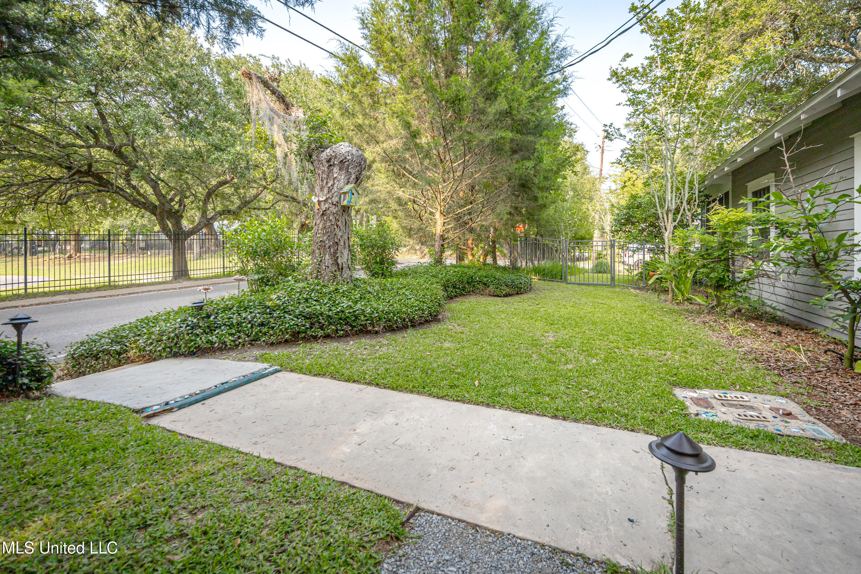 Ocean Springs, Mississippi, 39564, United States, 3 Bedrooms Bedrooms, ,2 BathroomsBathrooms,Residential,For Sale,1847227
