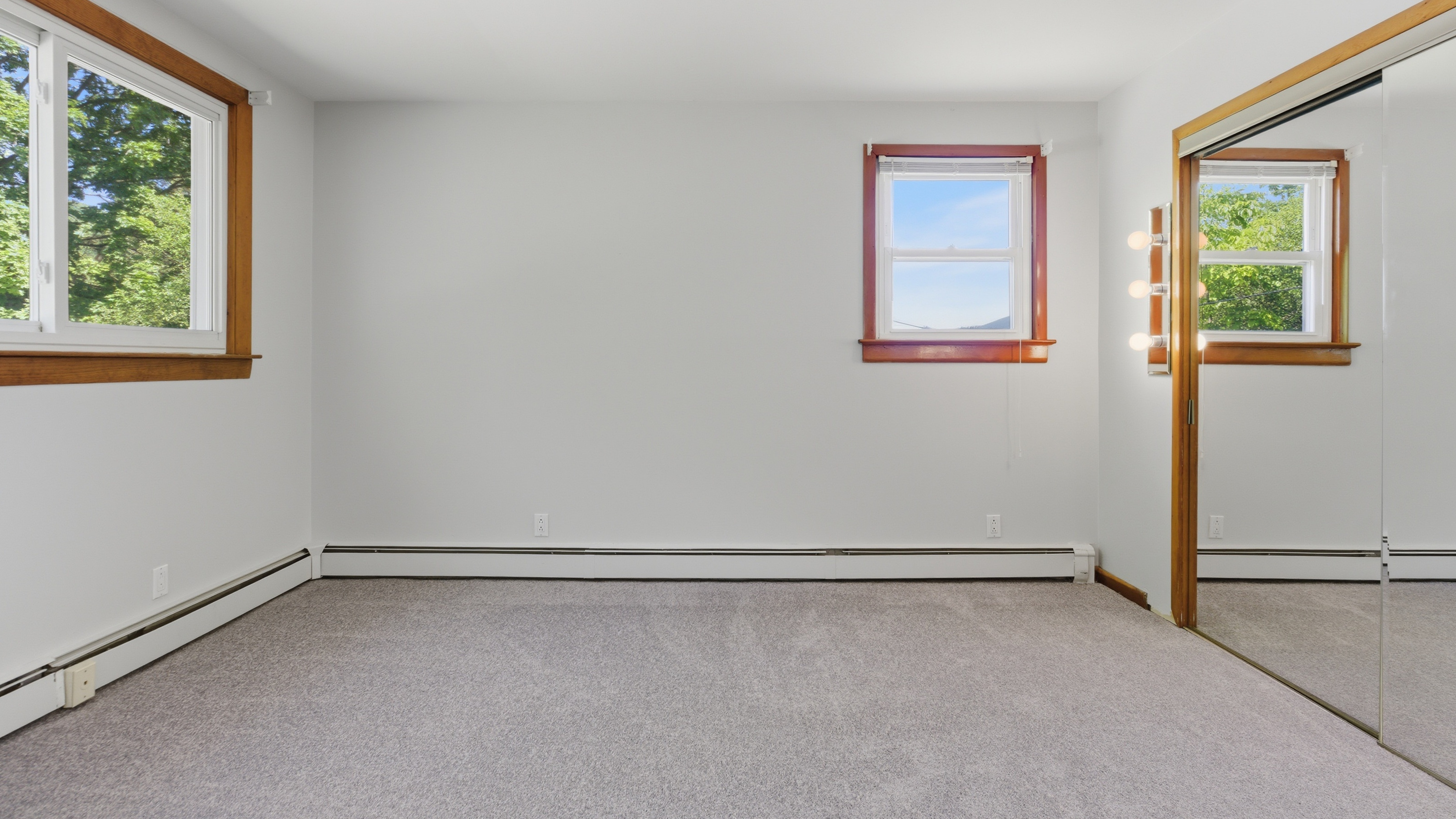  First Time Offered: Well-Maintained Split-Level on a Beautiful Berkshire Lot - 物件實景