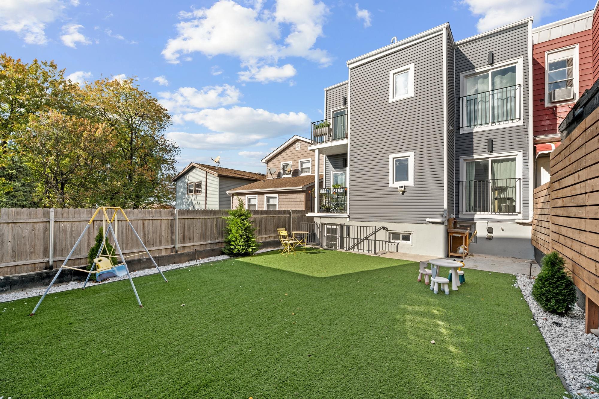 Jersey City, New Jersey, 07307, United States, 3 Bedrooms Bedrooms, ,3 BathroomsBathrooms,Residential,For Sale,1965094