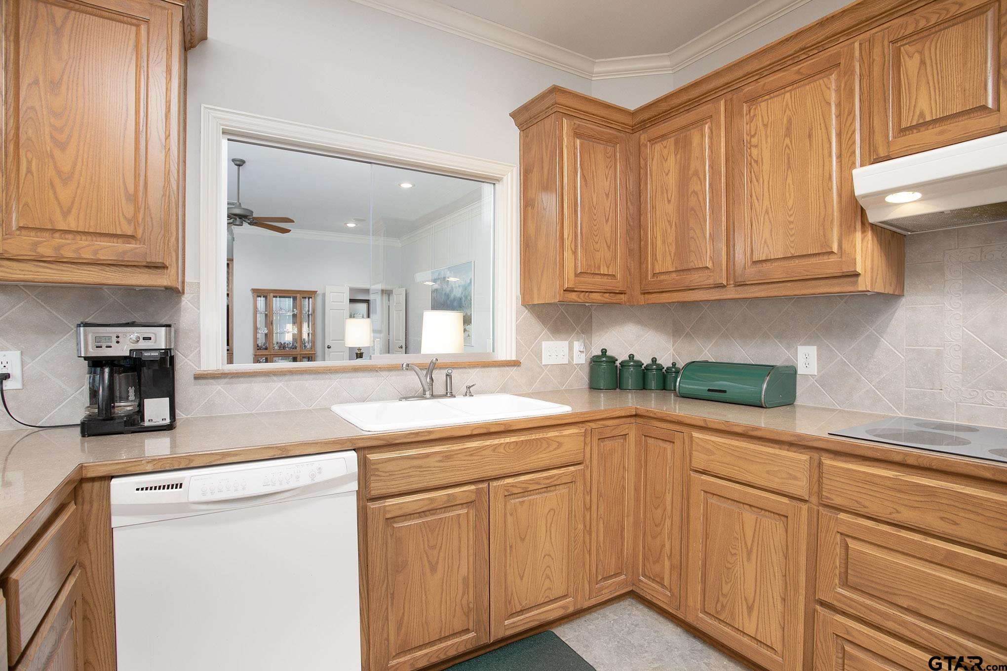 Flint, Texas, 75762, United States, 4 Bedrooms Bedrooms, ,4 BathroomsBathrooms,Residential,For Sale,1817610