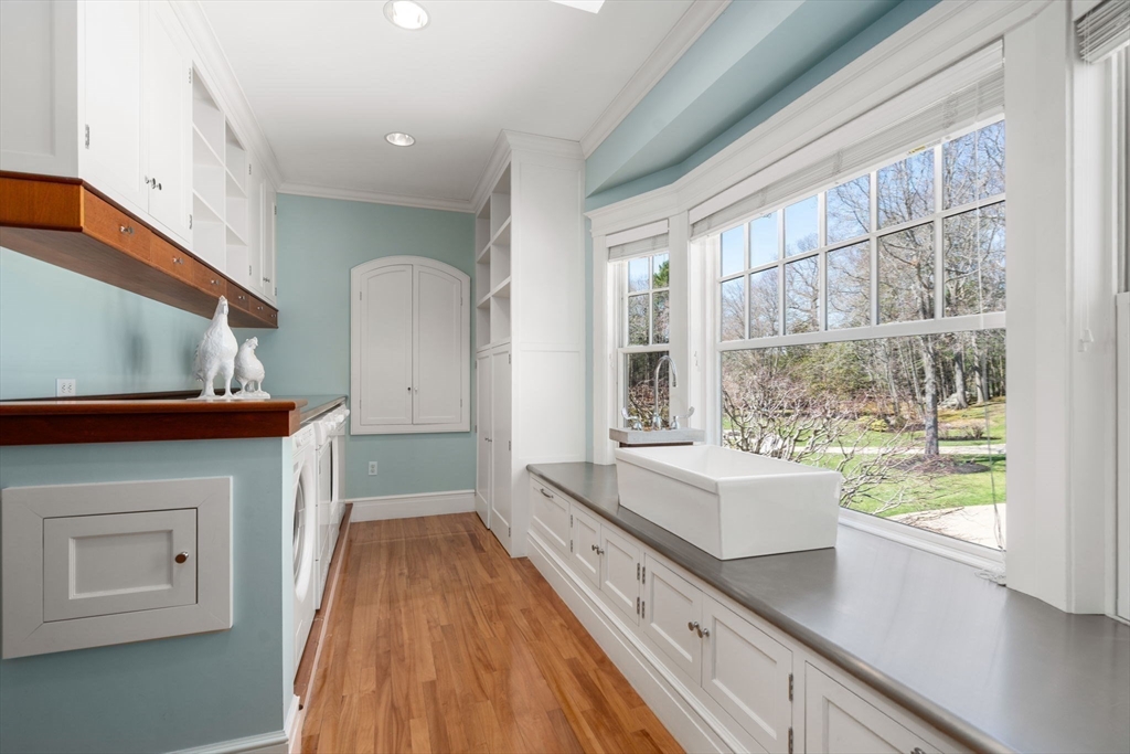 Beverly, Massachusetts, 01915, United States, 5 Bedrooms Bedrooms, ,8 BathroomsBathrooms,Residential,For Sale,1784465