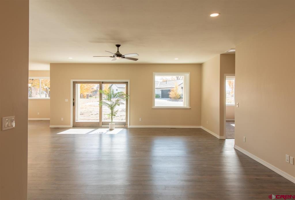 Montrose, Colorado, 81401, United States, 3 Bedrooms Bedrooms, ,2 BathroomsBathrooms,Residential,For Sale,1994283