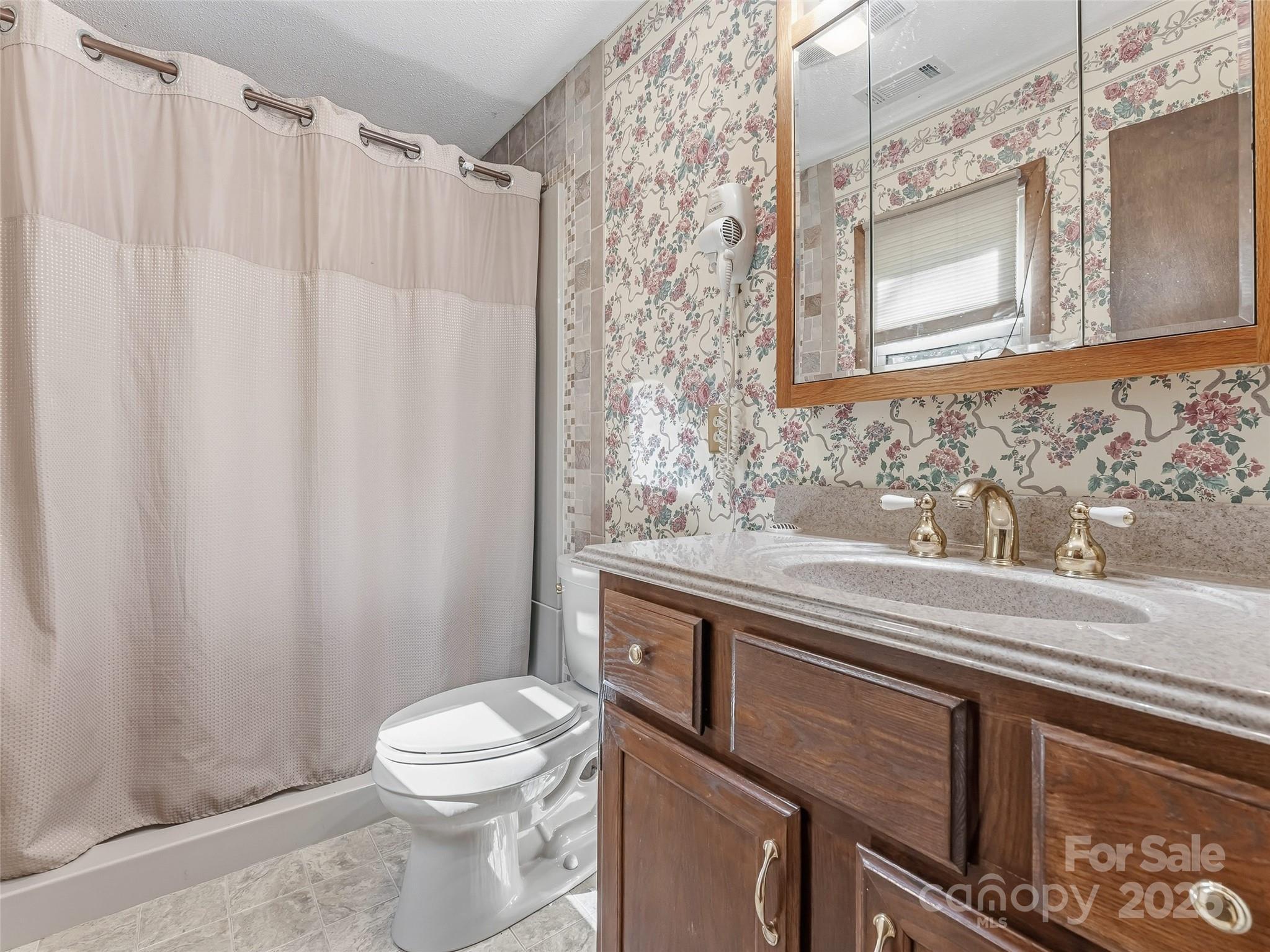 Candler, North Carolina, 28715, United States, 4 Bedrooms Bedrooms, ,3 BathroomsBathrooms,Residential,For Sale,1983385