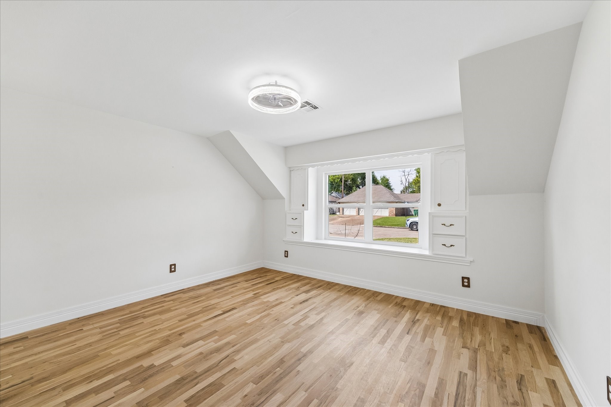  2302 Brooktree Drive - 物件實景