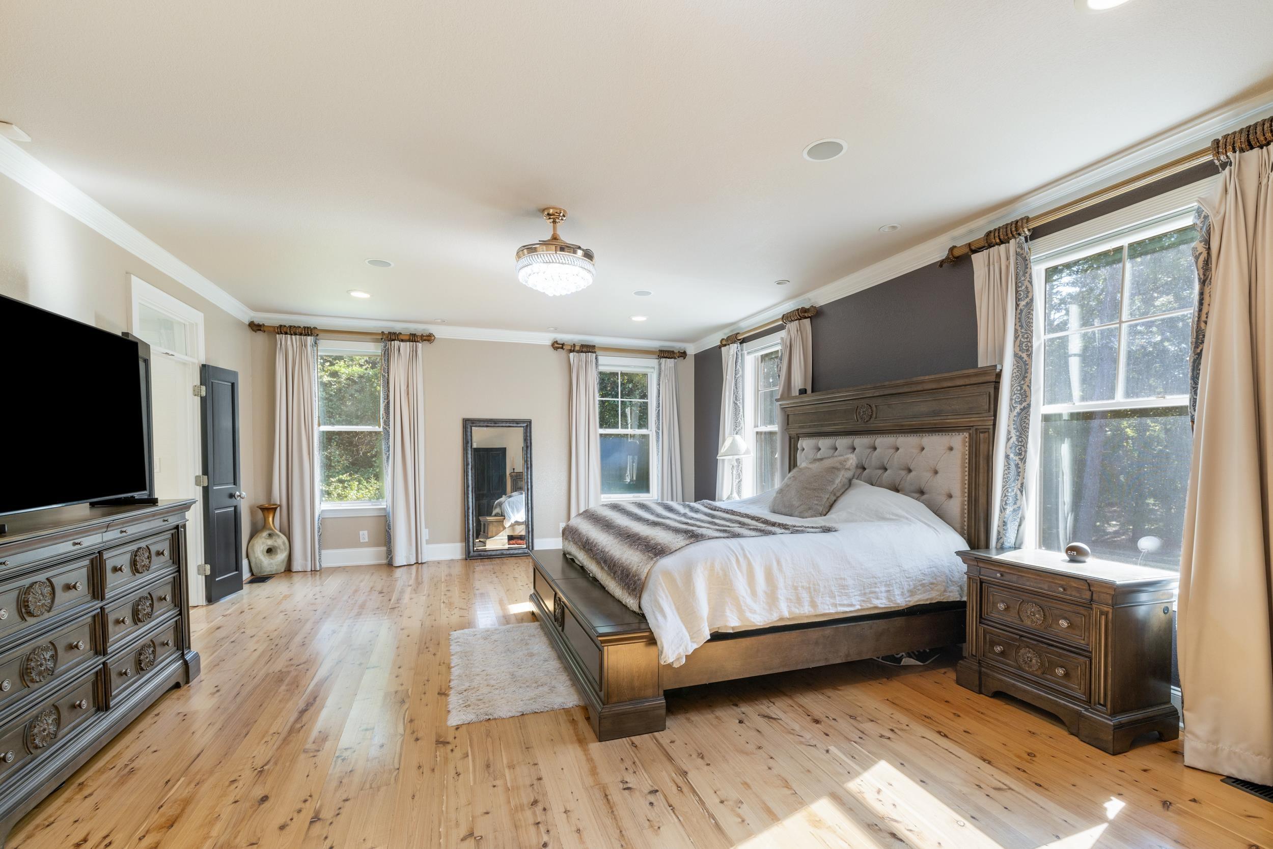 Tallahassee, Florida, 32312, United States, 4 Bedrooms Bedrooms, ,6 BathroomsBathrooms,Residential,For Sale,1846572