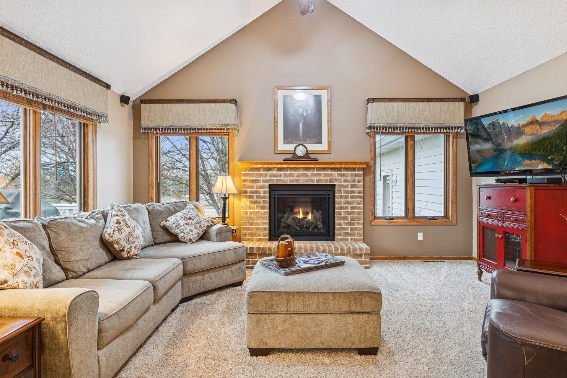 Woodbury, Minnesota, 55129, United States, 5 Bedrooms Bedrooms, ,3 BathroomsBathrooms,Residential,For Sale,1998443