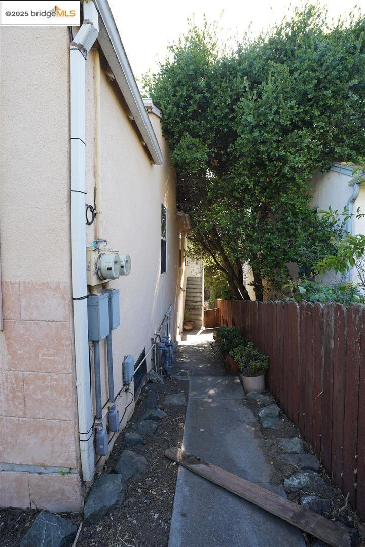Richmond, California, 94805, United States, 5 Bedrooms Bedrooms, ,2 BathroomsBathrooms,Residential,For Sale,1895644