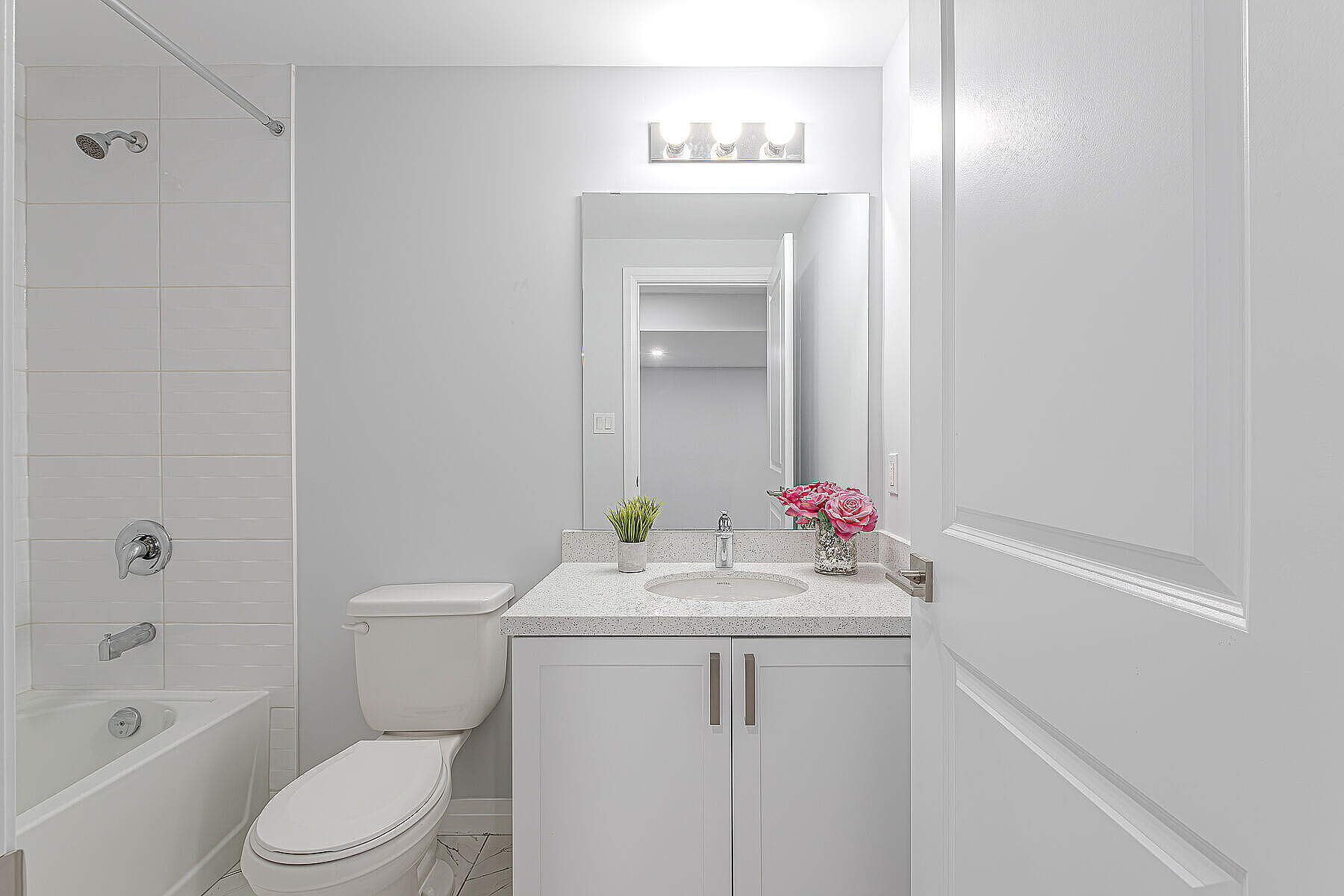  Charming Brantford Townhouse - 物件實景