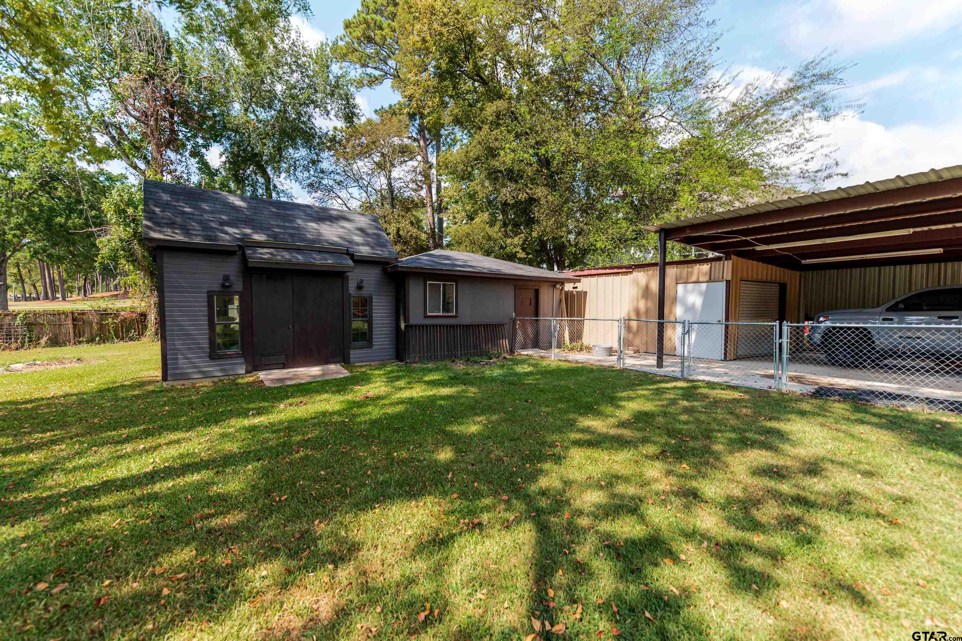 Mount Pleasant, Texas, 75455, United States, 5 Bedrooms Bedrooms, ,4 BathroomsBathrooms,Residential,For Sale,1975912