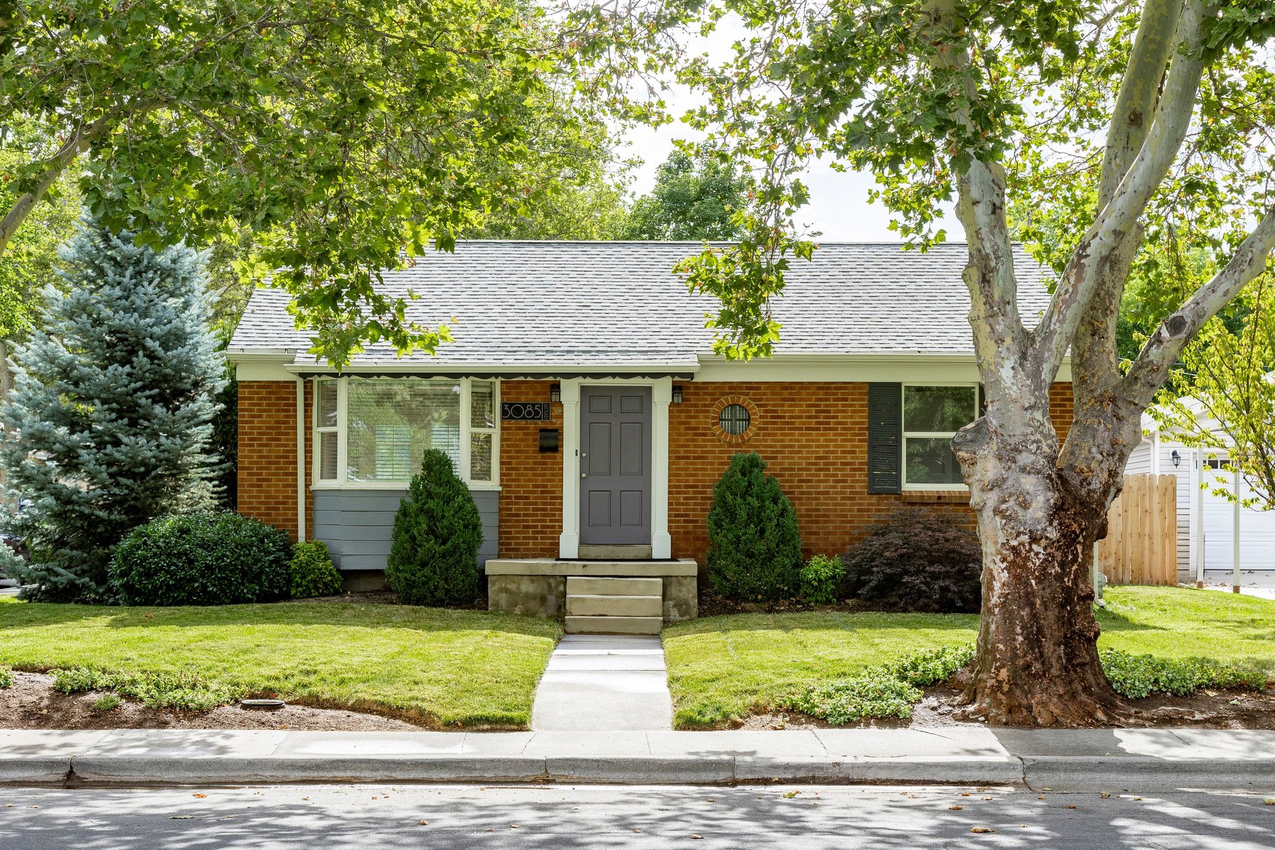  Exceptional Corner Lot in One of Millcreek’s Most Beloved Neighborhoods - 物件實景